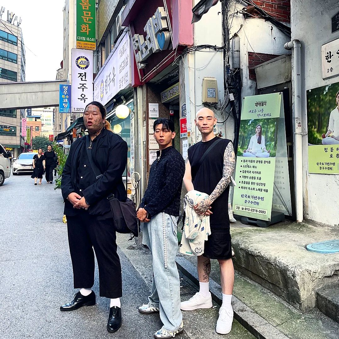 타투인 2명은 힙지로에서 인터뷰를 당합니다...