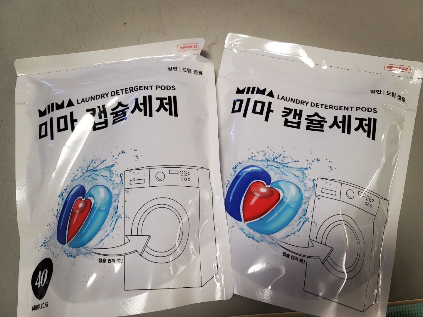#협찬

이번에 새로 알게된 세탁세제소개할게요!
고농축에 한팩에 40캡슐이라서 가성비도좋고
비닐팩도 밀봉이잘되도록 되어있어서 향이 날라가지않게 보관 가능해요:)
이번에 마마캡슐세제 써보니 세탁도잘되고 찌든냄새도 싹 날라갔네요ㅎ
캡슐디자인도 너무 예쁘게 하트모양에 색상도 알록달록해서 사용할때 기분이 은근좋아요ㅎ
혹시 안녹는거아니야?하고 의심하는분들도 계실건데
찬물에도 잘 녹으니 마음놓고사용하세요^^
요즘세탁할맛 나네요👍

#할인판매#미마#미마캡슐세제#캡슐세제추천#세탁꿀팁#세탁용품#실내건조세탁세제#실내건조팁#드럼세탁기세제#미세플라스틱제로#생활용품#미마캡슐세제#빨래세제#세탁세제추천
