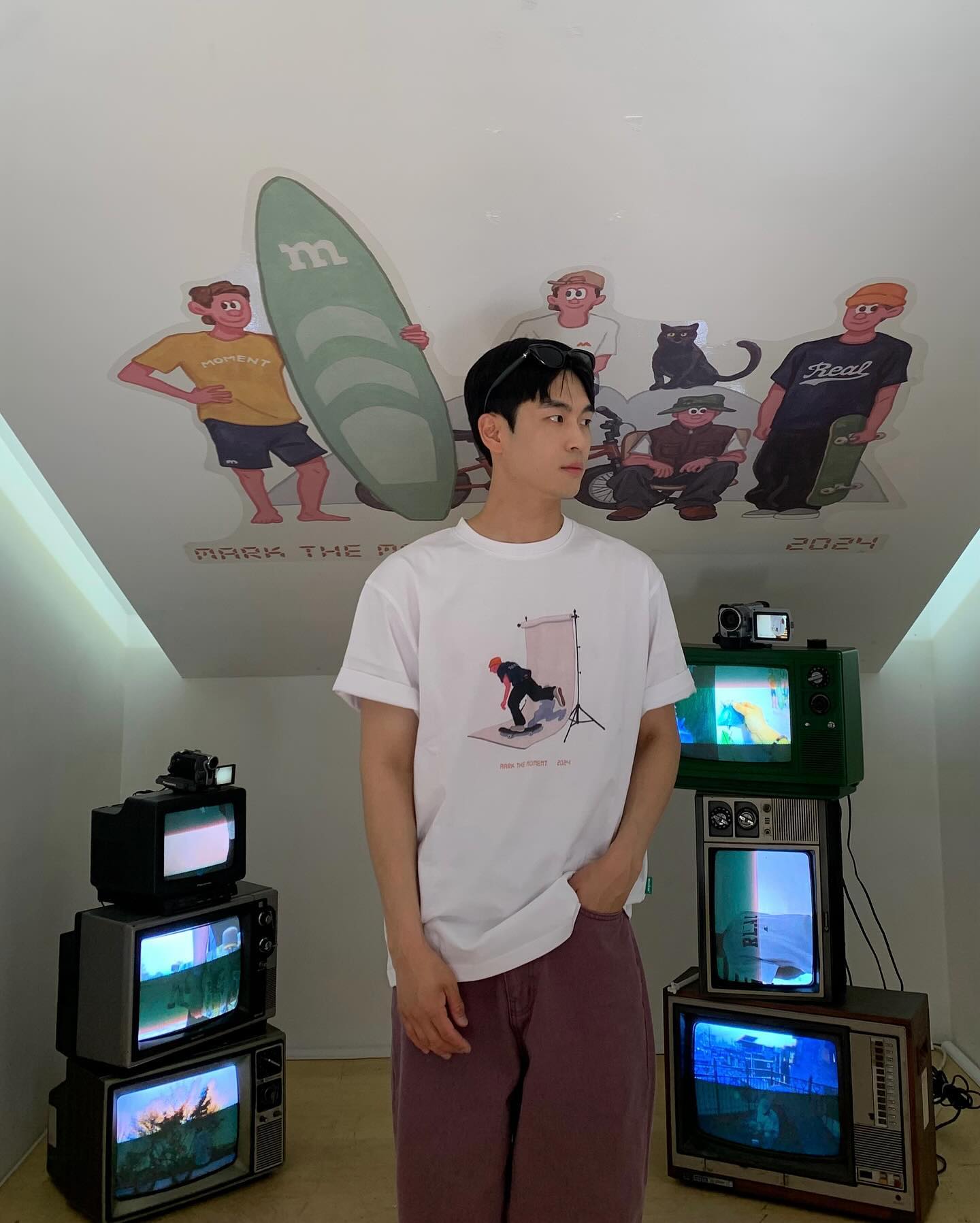 #광고 markm.official X soon.easy 

지금 성수에서 젤 핫한 팝업 #마크엠 스토어
이번 팝업은 친근한 캐릭터에 냉소적인 메세지를 전달하는 #순이지 작가와 협업하였다고 합니다!
유니크하고 매력적인 옷들이 가득하고 여러 이벤트도 진행중이니 이번 팝업 놓치지마세요 😎

✔️2024.04.26 ~ 05.06
✔️서울 성동구 연무장17길 2

#마크엠x순이지 #마크엠 #markm #성수 #팝업스토어 #성수팝업 #성수동데이트