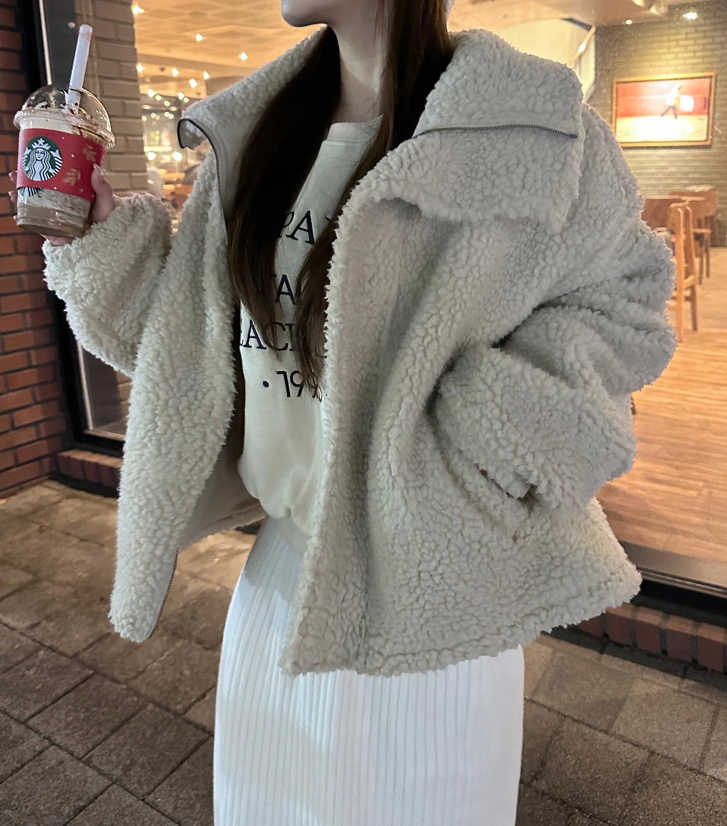 추운 건 대따 싫은데 겨울에 아이보리룩으로 기욥게 입는 거 조아함..🤭