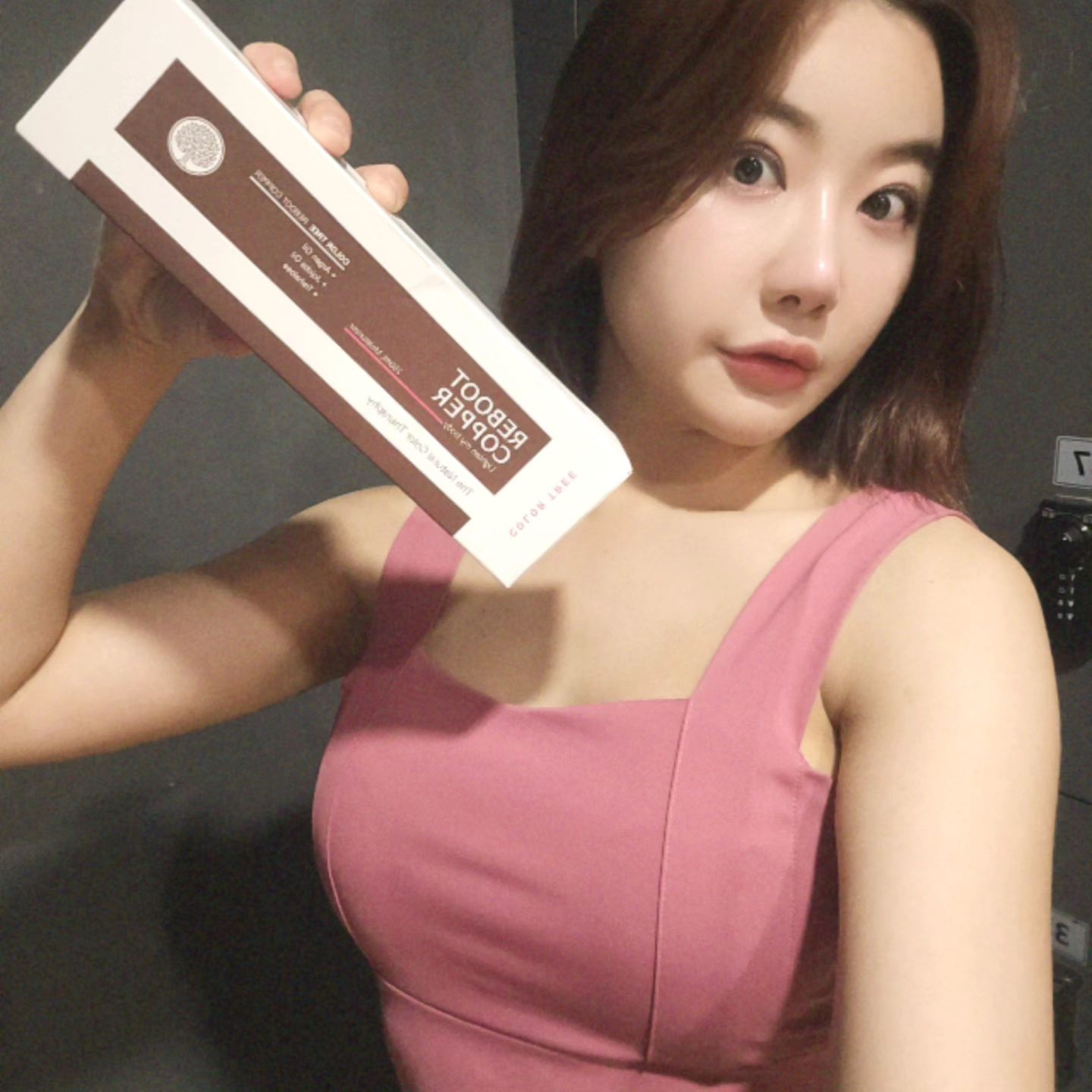 리부트카퍼 림프순환크림이 운동 전 후에 얼마나 근육의 피로도를 낮춰주는지 몸소 실험을 해봤어요 ~ 일단 허리 디스크 판정을 받았던 제가 허리와 코어쪽 위주 운동을 하고 (운동 10분 전 리부트카퍼 크림을 전신에 발랐습니다. 특히 림프가 흐르는 부분 위주로) 또 어깨 운동을 하면서 운동 후 마사지를 할 때도 리부트카퍼 크림을 사용했는데요, 마사지 부위에 근육통이 다음 날에 전혀 느껴지지 않았습니다. 
 리부트카퍼 림프순환크림은 근육에 충분한 산소와 영양소를 공급하는데 도움을 주기 때문에 운동 후 회복을 빠르게 도와주면서 림프 순환도 활발하게 해주고 거기에 림프를 따라 노폐물을 배출 시켜주며 피로를 줄이고 면역력을 강화해 체내 균형 유지에 도움을 준답니다 ! 
 피부 뿐만 아니라 근육과 , 인대 등 림프가 흐르는 부위 뿐만 아니라 모든 조직 건강 개선에 도움을 주기 때문에 운동을 할때 뿐만 아니라 안 할 때에도 바디크림처럼 바르면 충분한 효과를 누릴 수 있답니다 ! ^_^

 저는 개인적으로 너무 마음에 들어서 앞으로도 계속 사용하고 싶어요 ! >_< 

🔻구매링크
https://smartstore.naver.com/gmkmall2015/products/6753588959?nt_source=cloudreview&nt_medium=exp&nt_detail=20240913?nt_source=cloudreview&nt_medium=exp&nt_detail=20240924

gmkmall
youngjafitness

#GMK몰#리부트카퍼#림프순환크림#부기제거#피부탄력개선#체내독소배출#운동마사지크림#운동필수템#헬스용품#강크림#림프순환#림프마사지#마사지크림#바디마사지#영자피트니스이수방배점#영자피트니스1호점#영자피트니스이수방배#노건우트레이너 #노건우#영자피트니스#운동하는영자#재미어트바로폼#영자피트니스이수역1번출구