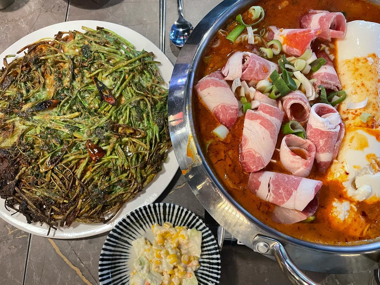 ʜᴇʟʟᴏ ◡̈ ʜᴀᴊᴜɴෆ

#볼링동호회모임 
#회사동호회 

.
.
.

#영둥포구청맛집 #벙개로⚡️ #먹고놀고마시고즐기고 #텐션높음 #구래도즐거웠다😃 #술을이리많이먹었던가 #먹고죽자ㅋㅋ #배터지게먹은날 #부치곰영등포구청점 #돌미나리전 #보쌈 #고추창찌개 #오돌뼈 #꿀토마토🍅