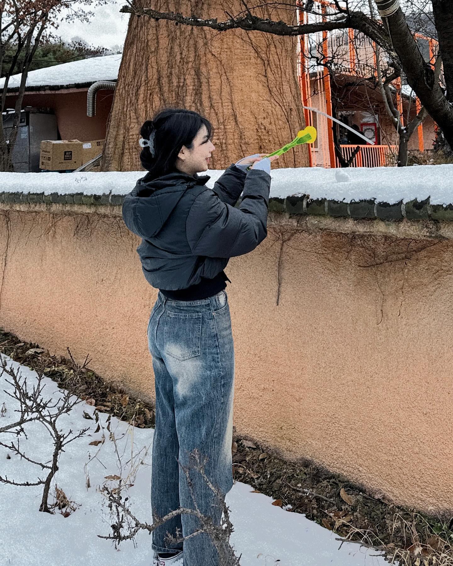 덕구랑 민규랑 신나는 눈놀이❄️

#1살비숑 #내이름은이덕구 #눈처음본다 #selfie #ootd #집사의일상
