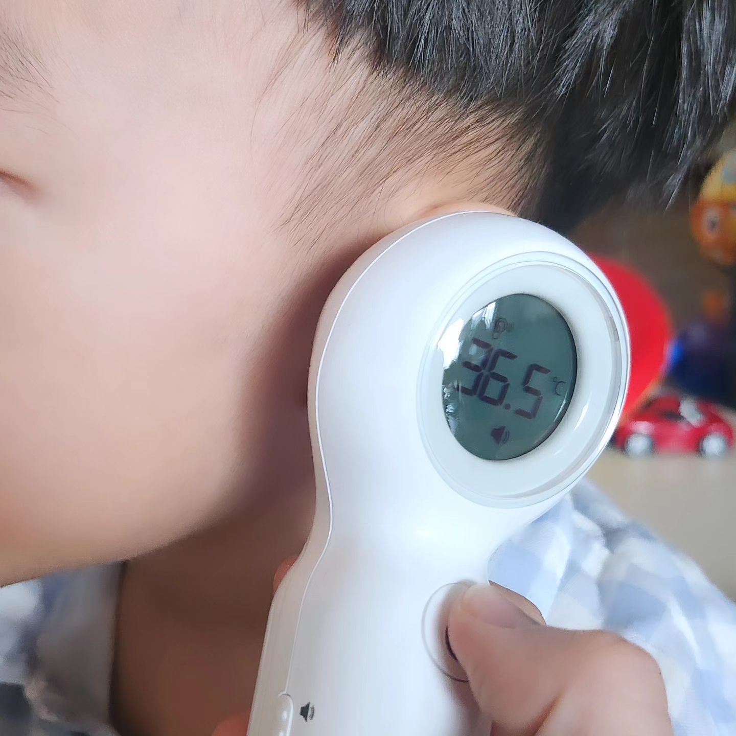 _
육아하는 집에는 정말 꼭 필요한 아이템 중 하나가 바로 체온계죠!
코차네도 체온계는 코코형님 아가때부터 몇가지 써봤지만 역시 귀체온계가 가장 정확한거 같아서 귀체온계를 애용하고 있어요

✔️어둠 속에서도 화면 글씨가 잘 보여서 좋아요ㅠ
✔️ 무음기능이 있어서 자는 아가 체온 잴 때도 굳굳
✔️ 어느 각도에서도 화면이 잘 보여요!
 
주로 밤에 체온 잴 일이 많은데
화면 선명하고 잘 보이는 건 진짜 최고 메리트인거 같아요👍🏻👍🏻👍🏻👍🏻👍🏻👍🏻👍🏻👍🏻

#협찬 #체온계 #아기체온계 #신생아체온계 #비접촉체온계 #접촉체온계 #귀체온계  #위아헬스케어