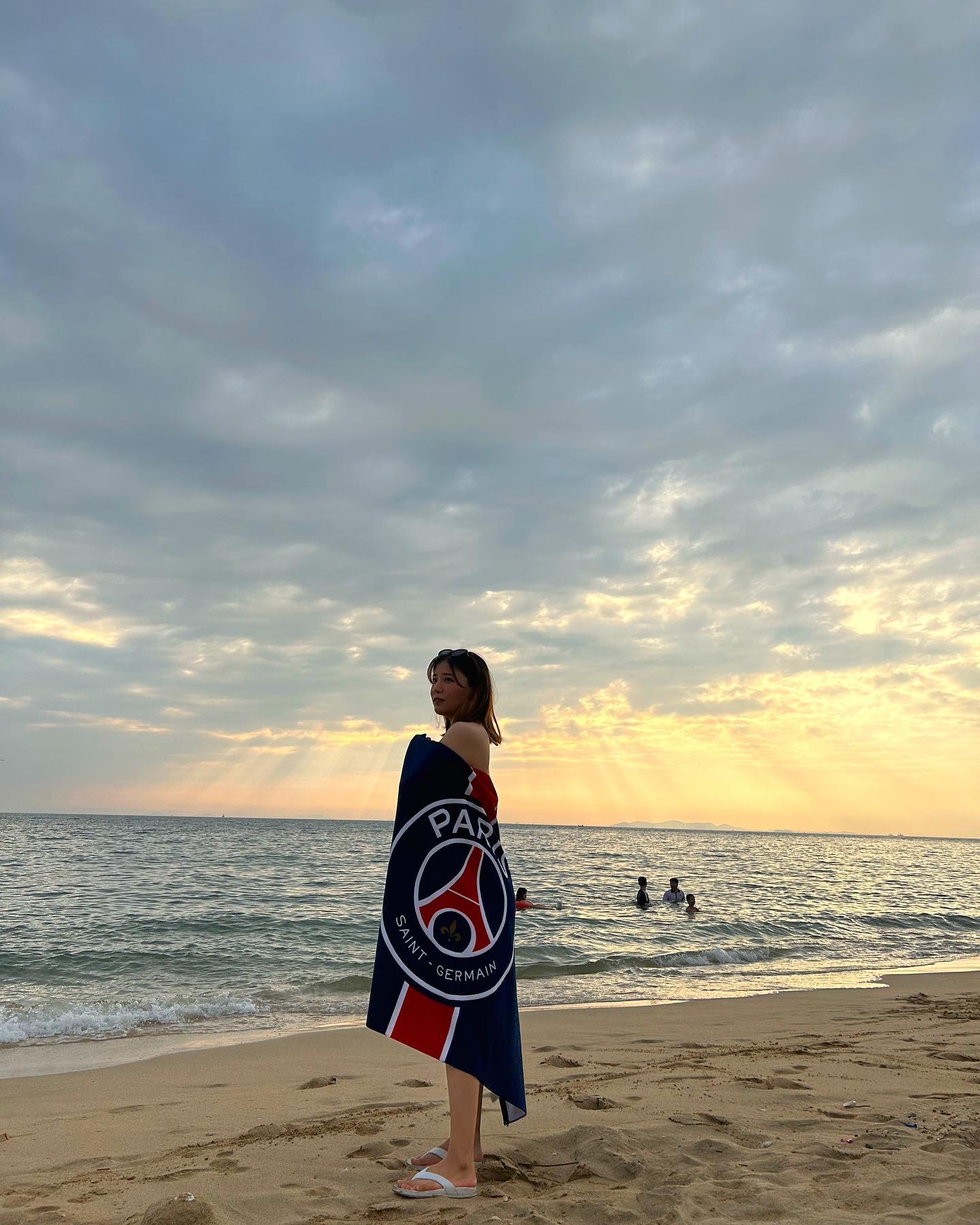 .
여름 다 가고 바다보러오기🌊
사실은 #psg 비치타올 개시❤️💙🤍
.
.
.
.
.
#daily #psgkorea #beach #psg #파리생제르망 #축덕 #축구 #바다