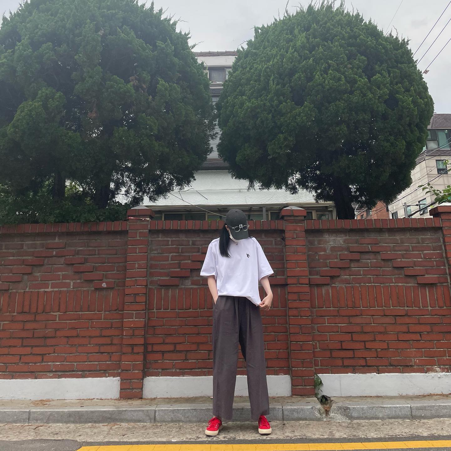 🐕‍🦺

#상품제공 #RXMC

rxmc_official 
PINSHER LOGO SHORT SLEEVE TEE 입니다

▫️베이직한 아이템이지만 귀엽고 멋진 도베르만 포인트 덕에 심심하지않아요!
▫️챠르르한 느낌의 원단이라 여름에 덥지않게 잘 입을것 같아용
▫️오버핏으로 입기 딱 좋은 핏입니다