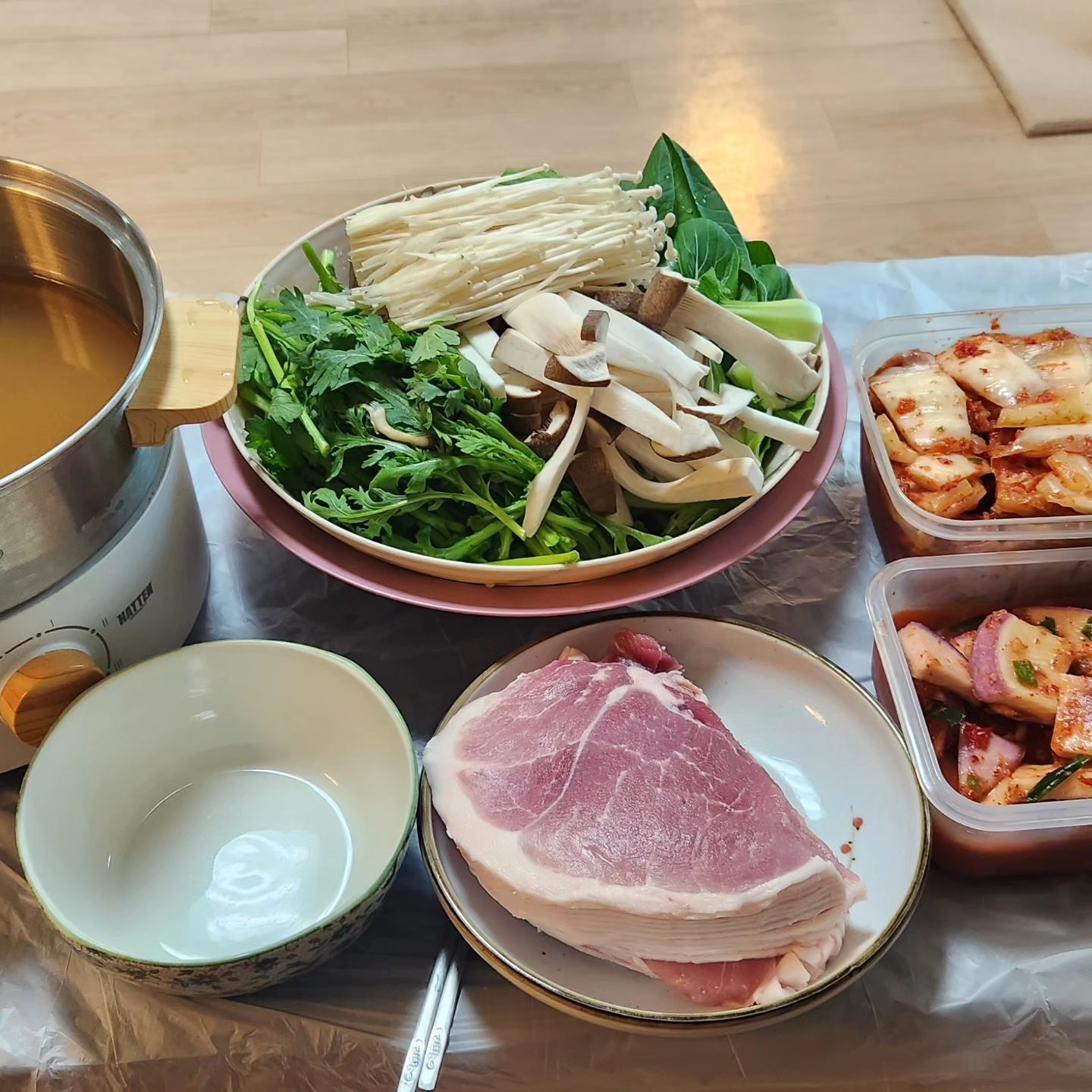 점저로 시작해서 몇시간을 먹은거니?
우동사리에~만두사리~마무리 죽까지..
완벽한 샤브샤브였다..

#주말저녁 #샤브샤브 #만두사리 #우동사리 #마무리죽
#먹스타그램 #지구별외계인 #맞좋아요 #맛스타그램 
#JMT #인친 #선팔 #언팔 #선팔하면맞팔 #언팔체크함