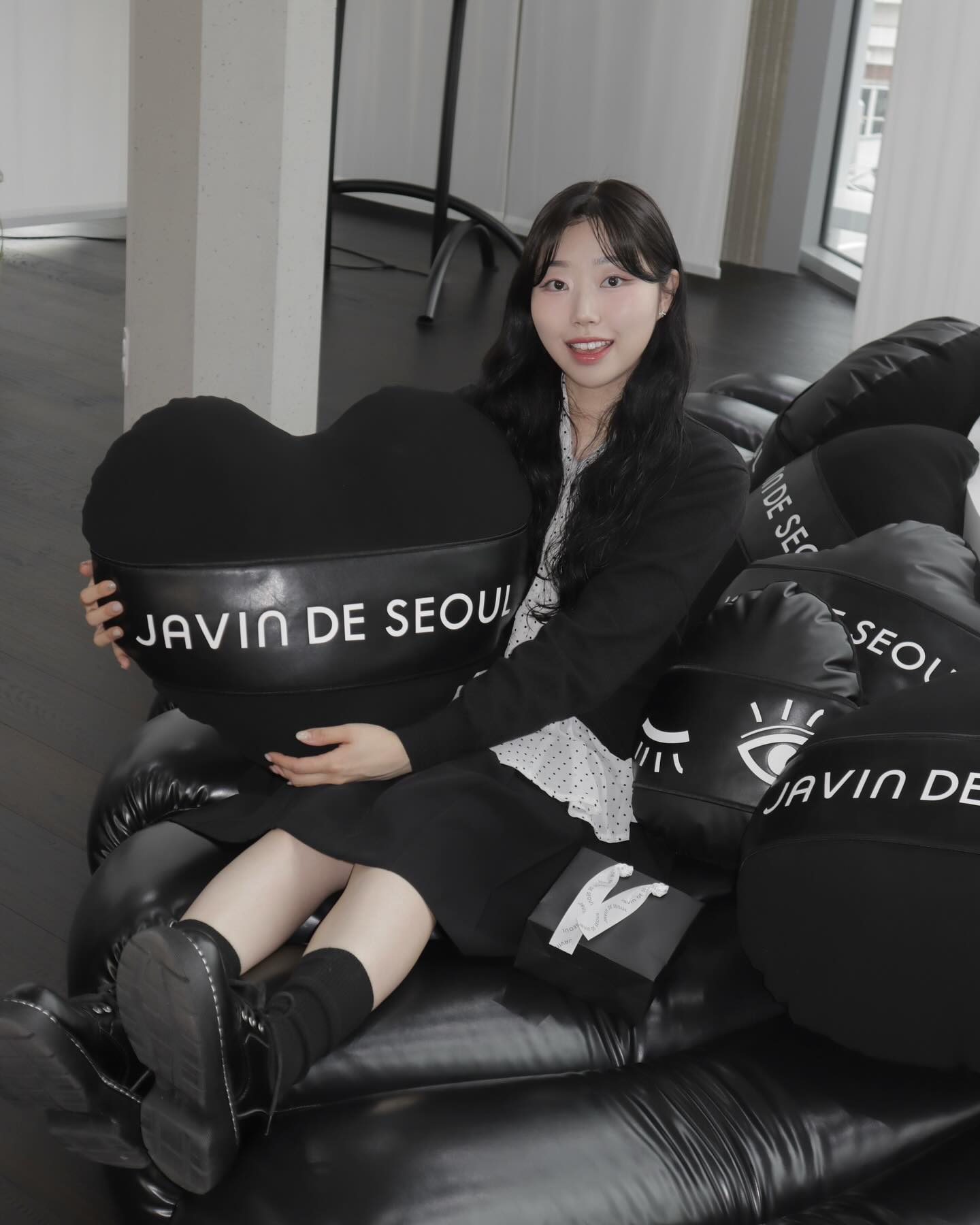 #초대
javindeseoul 

나만의 #쿠꾸 를 해볼 수 있는 이곳 ..!😉🖤
자빈드 서울 한남동 플래그쉽 스토어인데요~!
들어가자마자 감각적인 인테리어에 반했꾸여⋰✴︎★
궁금했던 제품들도 테스트해 보고 예쁘게 쿠꾸까지..! 한남동 가시면 꼭 들려보세요~!! ⋆☾⋆⁺₊✧

★자빈드 서울 한남동 플래그쉽 스토어★
서울시 용산구 이태원로 55가길 21, 4층
12:00 ~20:00 (월요일 휴무)

#윙크쿠션#쿠꾸#한남동#javindeseoul#hannam