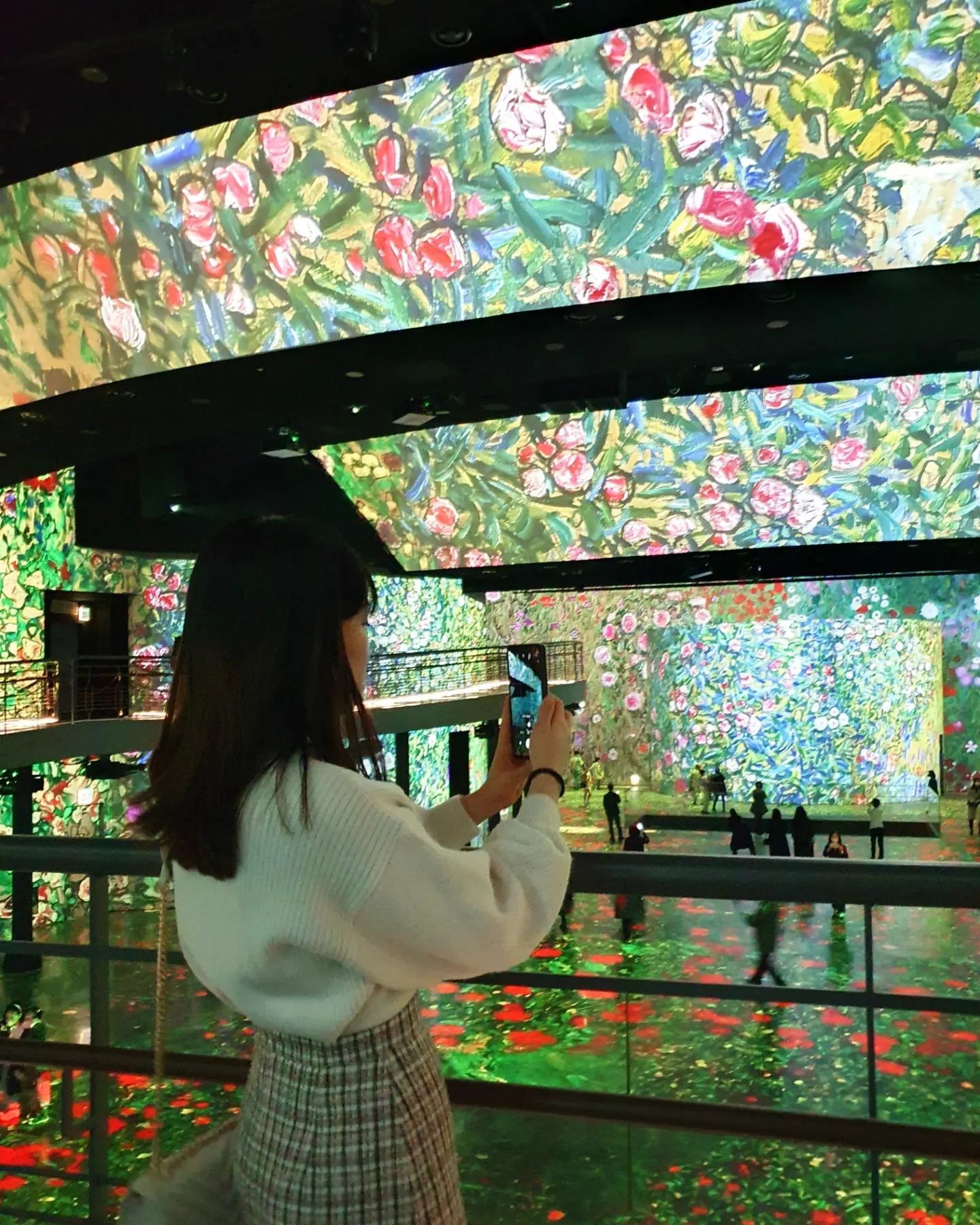 🎨빛의 시어터 구스타프 클림트 전시회
동생이 표가 있어서 같이 가자고 해줘서 다녀온 전시회! 미디어 아트 전시회는 처음이었는데, 넓은 공간인 만큼 눈도 많이 즐거웠다. 동생이랑 가서 서로 사진도 엄청 찍어주고🤣 예쁜 사진 많이 건졌다!

🎨Exhibition with my sister! Got many nice pictures! Thanks to ssong_wx😘

#빛의시어터 #전시회 #구스타프클림트