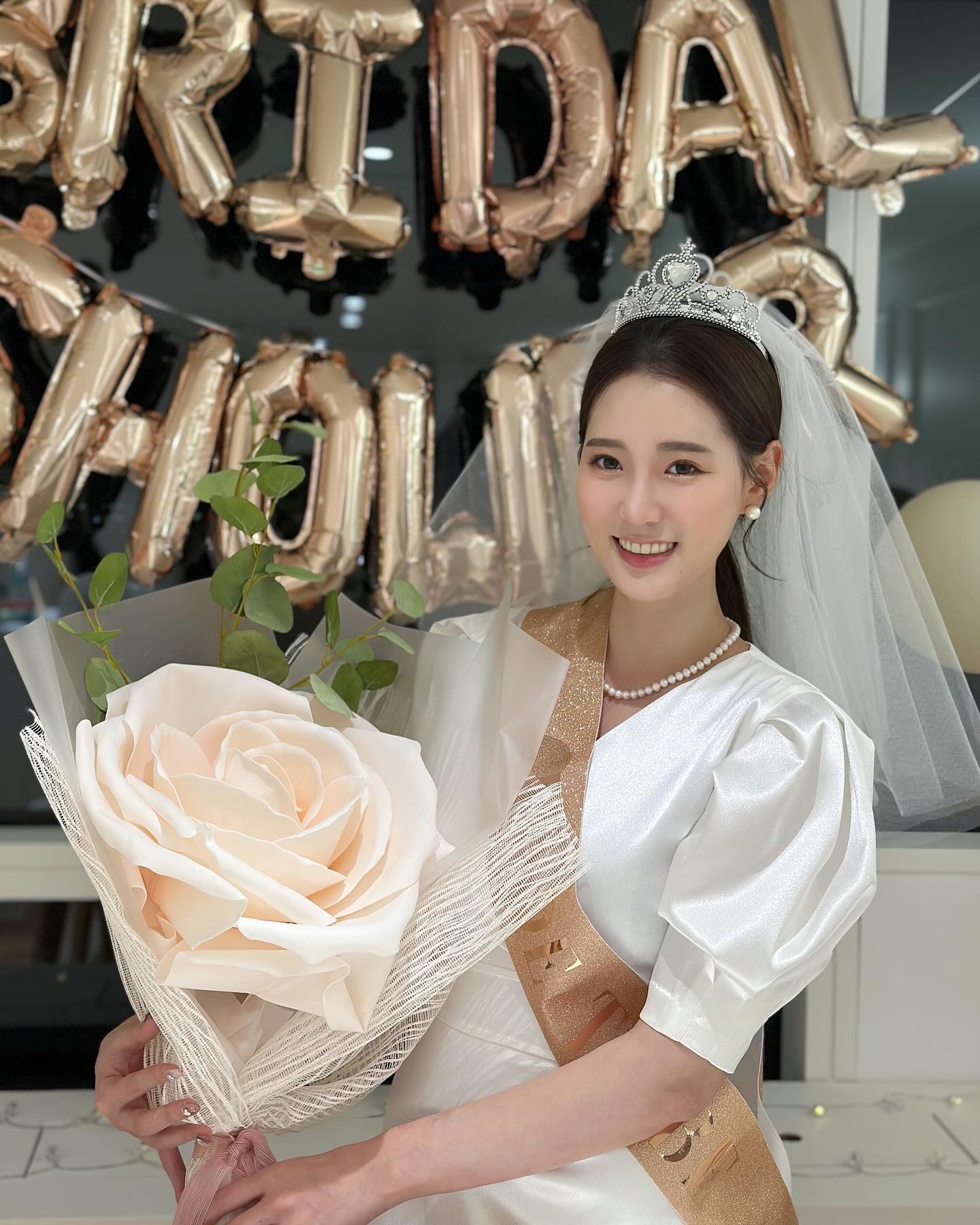 너무나도 고마웠던 저번 주 토요일 밤💕
금요일 토요일 연달아 받는 브라이덜 샤워는,,, 걍 너무 짜릿하고 행복해요🥰
.
.
.
.
.
.
#bride #bridal #bridalshower #wedding #bacheloretteparty #bachelorette #friends #selfie #weddingdress #웨딩드레스 #브라이덜샤워