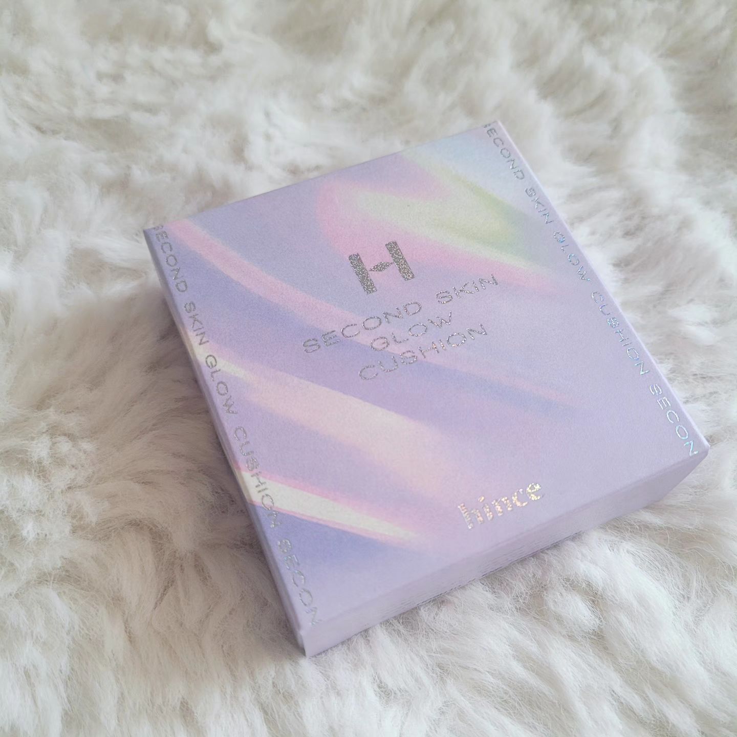 #협찬 #힌스 #세컨스킨글로우쿠션

Hince Aurora Collection🔮🩷
hince_official

밤하늘 오로라처럼 신비로운 힌스 홀리데이 컬렉션

청명한 밤하늘의 오로라처럼 영롱한 빛을 표현해줘요.
진주광채를 얻을 수 있고 커버력도 뛰어난 글로우 쿠션이에요!

맑고 신비로운 메이크업 완성 가능~
리미티드 패키징이라 소장 가치도 UP🌌

힌스와 함께 연말 준비하세요!🎄