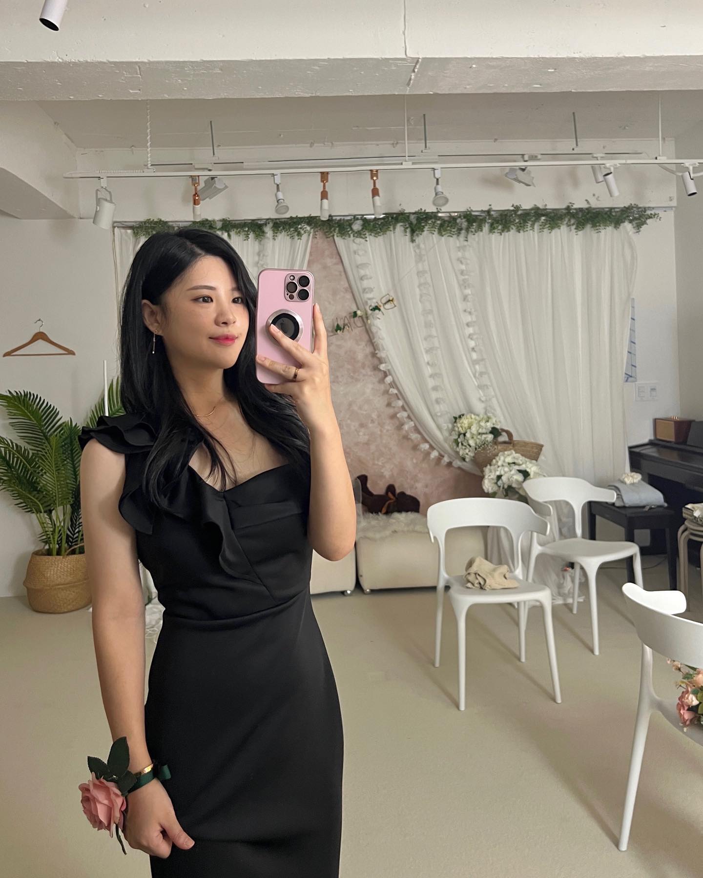 김묘진 덕에 블랙 드레스 입어본 날
젤 늦게 갈 줄 알았던 h_zzin_e 
그리고 시집 갈 생각없는 5인의
우당탕탕 브라이덜샤워 👰🏻‍♀️💍

#시상식아님