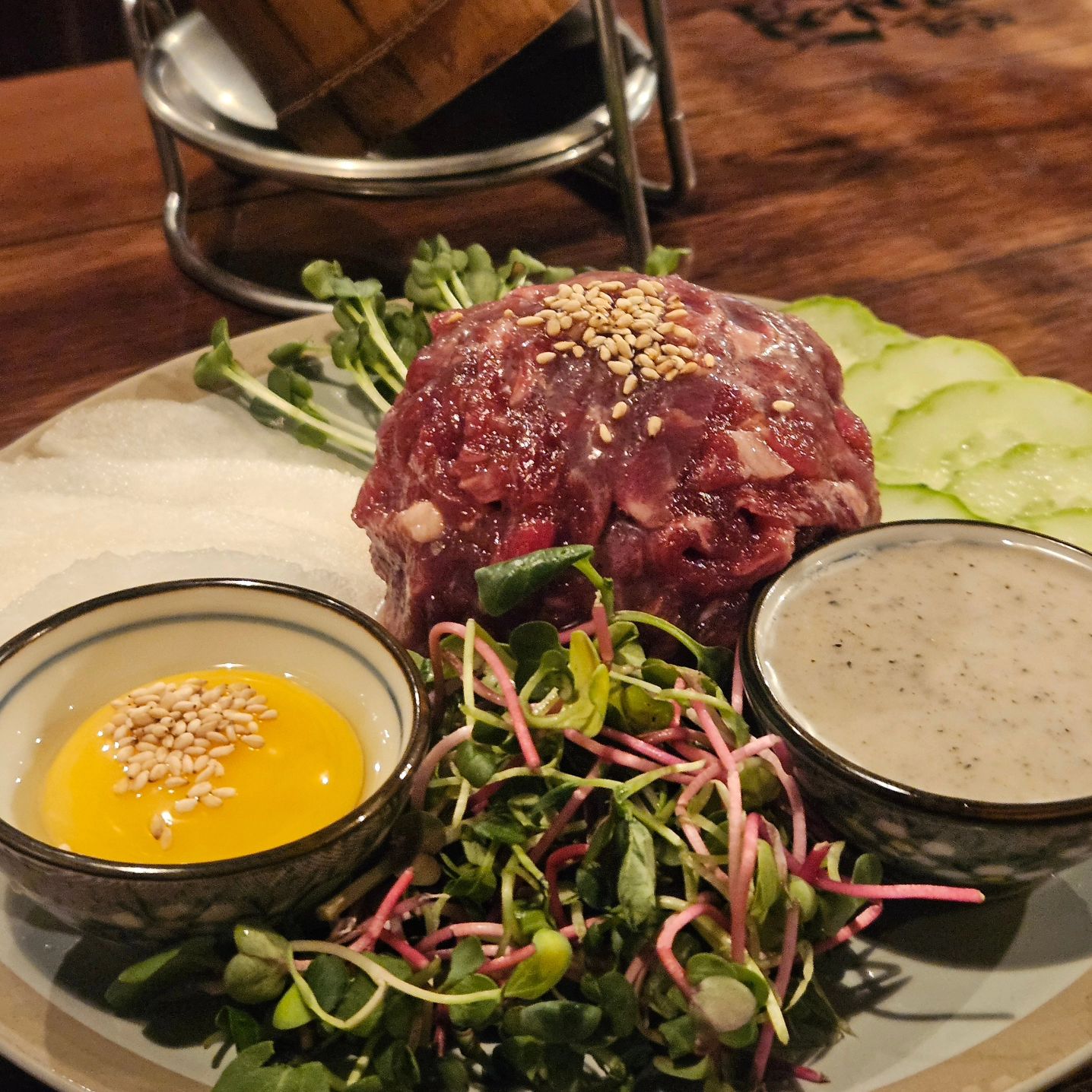 #군산철길부산집 
-
한우육회 찐짜 맛있다!!
분위기도 좋다요💕

오랜만에 평일 조촌동에서 술마시기
너무 좋아용
처음와본 철길부산집 오예✨️✨️

-
#군산이자카야 #군산조촌오뎅바 #군산안주맛집 #군산디오션철길부산집