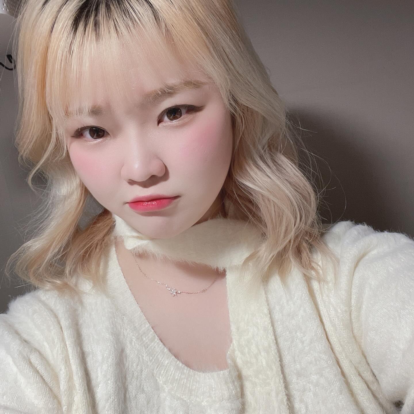 모발힘은 없지만 그냥 힘은 있는데...?
.
.
.
.
.
.
 .
.
.
.#✌🏻️ #백금발 #탈색머리 #💛 #🐥