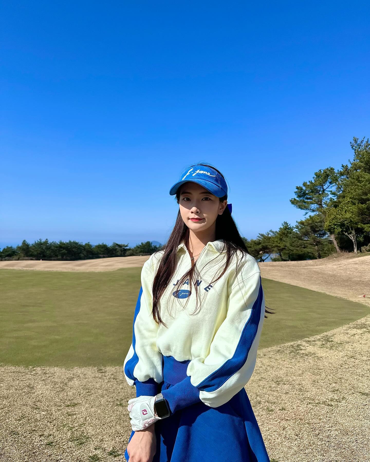 마지마아악💙🫣🏌️‍♀️
스코어는 안좋아도 
예쁜옷 예쁜골프장이면 
완벽해 🥰
그린이 너무빨라서 정신 못차렸다죠😵‍💫😵‍💫