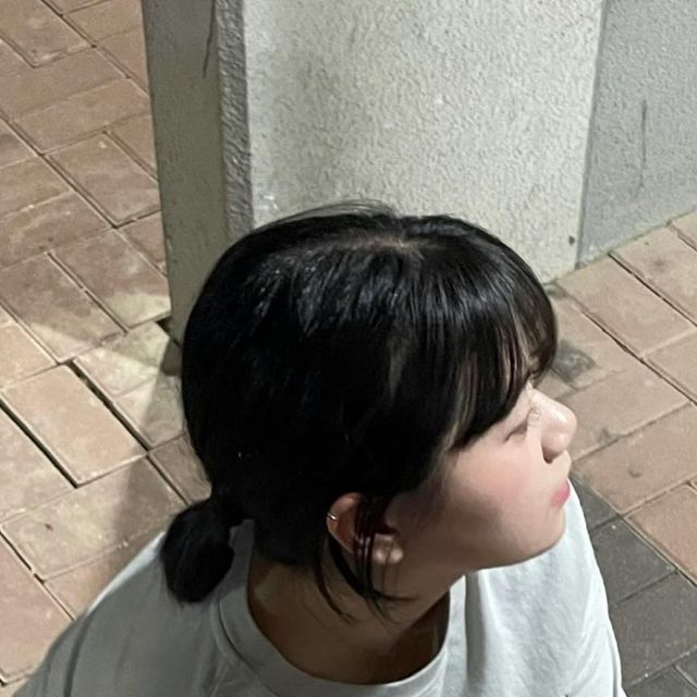 지은 on Instagram: "#협찬 no smoking zone 🚬 자사에서 개발한 편직공정에 코마사실을 사용하였고 면사 중 최고급인 컴팩사를 이용한 원단이라 외관이 깨끗한 상태로 유지될 수 있어요 😶‍🌫️