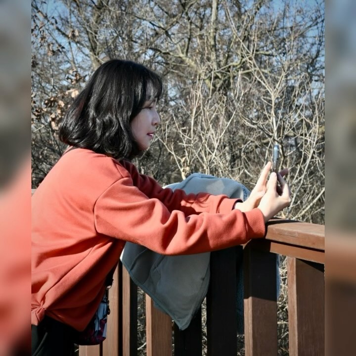 #협찬 #차홍 #차홍헤어케어 #차홍헤어팩

저같이 매직도 자주 하고 펌이나 염색 자주 하시는 분들 홈케어로 모발 클리닉 해보세요 !! 
차홍에서 나온 인텐시브 헤어팩인데요 
손상된 모발 곱슬머리의 오발을 집중적으로 케어할수 있는 헤어팩이예요 
손상된 모발에 영양과 컨디셔닝을 팍팍 줘서 큐티클이 정돈되게 도와주는 헤어클리닉이랍니다. 
샴푸 후에 수건으로 대충 닦은 후 이 헤어팩을 덮어 씌우고 영양이 흡수되도록 문질문질 거리고 나서 집안일 하며 20분 정도 기다린 후에 다시 머리를 씻어내는데 완전 비단결 머리 되는것 같았어요 일주일에 한번 요거하면 진짜 좋네요 ㅎ

 #셀프케어 #홈케어 #모발케어 #손상케어 #헤어팩추천 #모발관리 #차홍베스트셀러 #차홍추천 #헤어추천 #살롱케어 #헤어클리닉