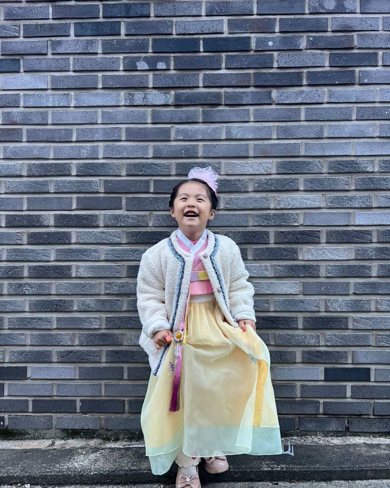 ♥︎＋Ｄ①⑨①④

힝 너무이뻐...
어쩜 점점이뻐져🥹

#63개월유빈 #예절교실 #가는길