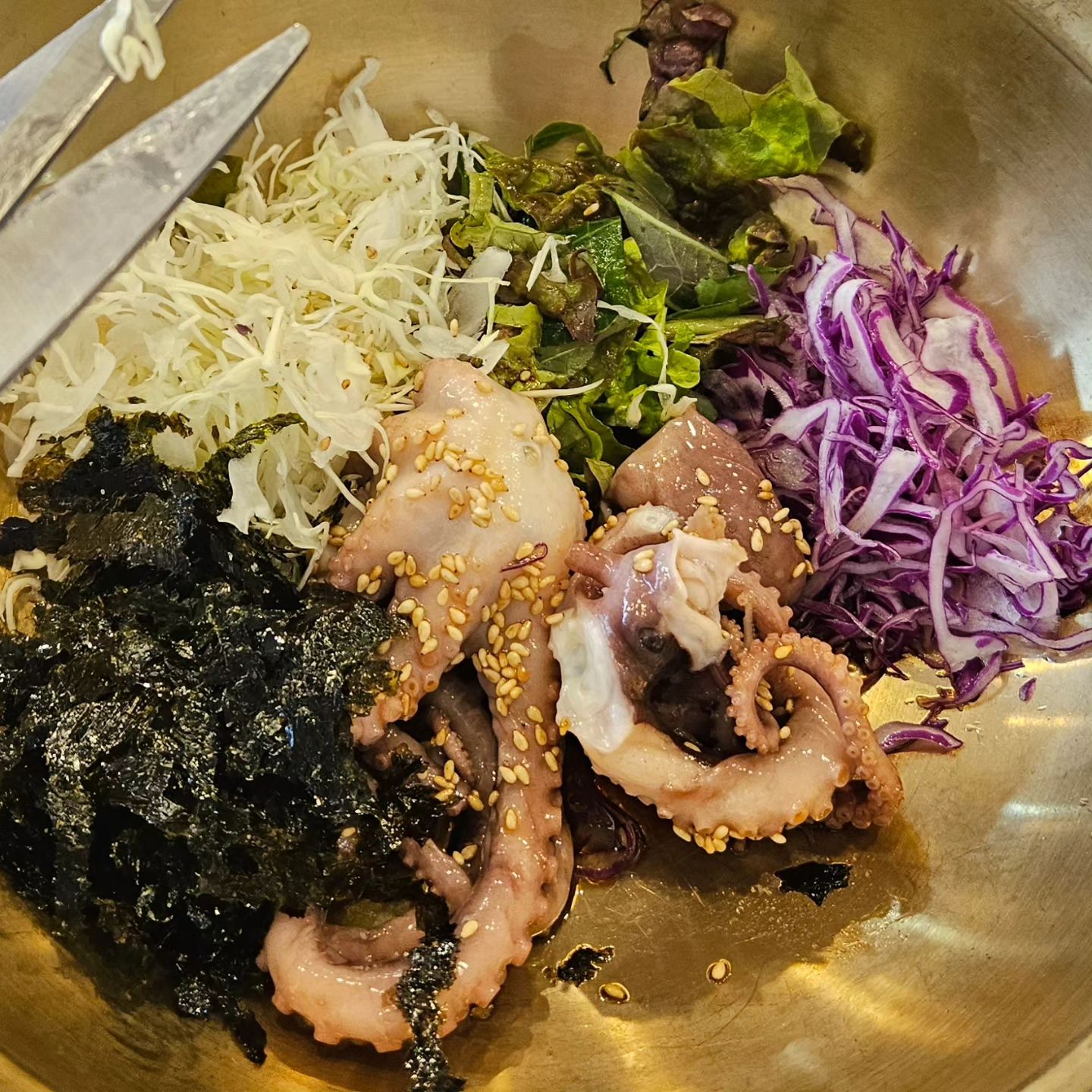 이여사님과 가족여행 
2박3일동안 나를 3키로 찌운
맛있는 음식들🤣

사랑하는 사람들과
맛있는 거 먹으며 여행하고 
이게 행복이지 별거있나🩷

#챠챠그램#육사시미#바베큐#거제마소마레#거제1박2일맛있는집#거제배말칼국수김밥 #거제어부횟집#거제초정명가#갈치구이#갈치조림#생선모듬구이#방어회#도미회#농어회#도다리회#물회#톳김밥#배말김밥#낙지장비빔밥#멍게비빔밥#돌문어탕수육#생선살탕수육#미역국맛집#거제맛집#맛있어#오끼녀#먹고먹고또먹고