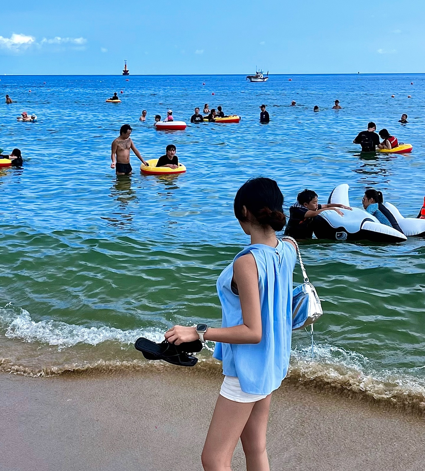 물에 닿자마자 못참겠다 외치고

집가는 버스 취소하고 숙박 다시 잡고 
편의점가서 바지사고 바로 입수..

후회없어 ♥️