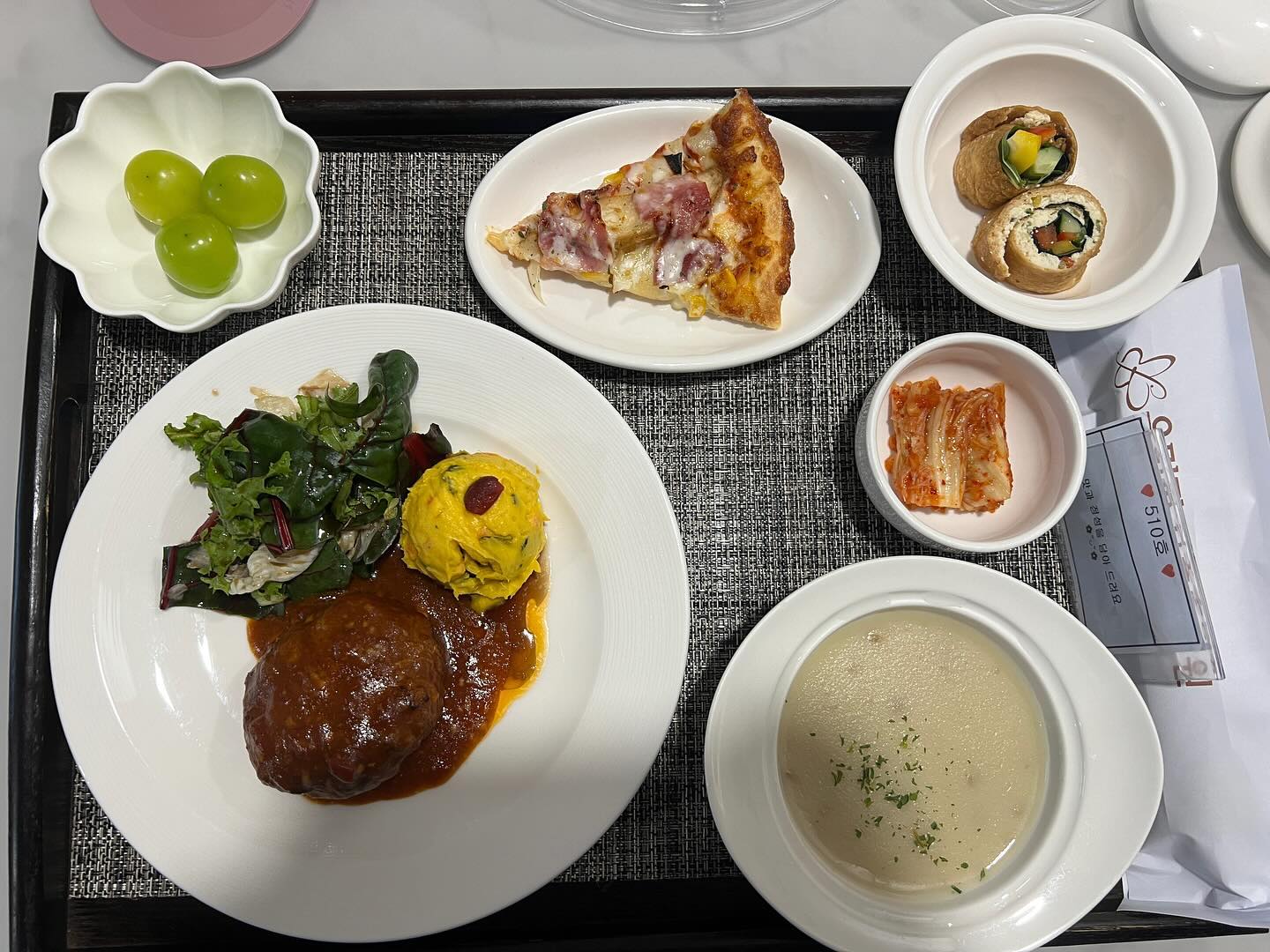 #조리원#맛집

역시 밥은 남이 차려준게 맛있지

내일이면 끝나면 조리원 생활😭
앞날이 막막하고 걱정되지만 
나 잘 할 수있겠지?😂

우리 아기 엄마랑 잘 지내보자❤️