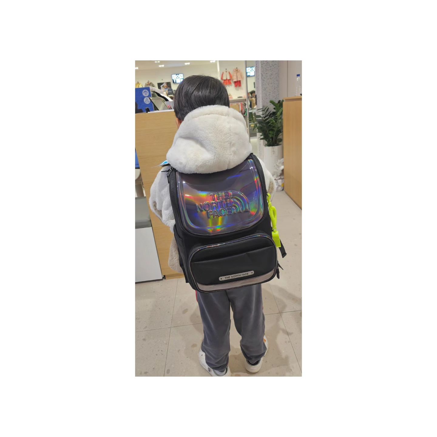#내새끼김현#THENORTHFACE
ㅡ3트만에성공한김현책가방사기
ㅡ곧김현입학+나의40