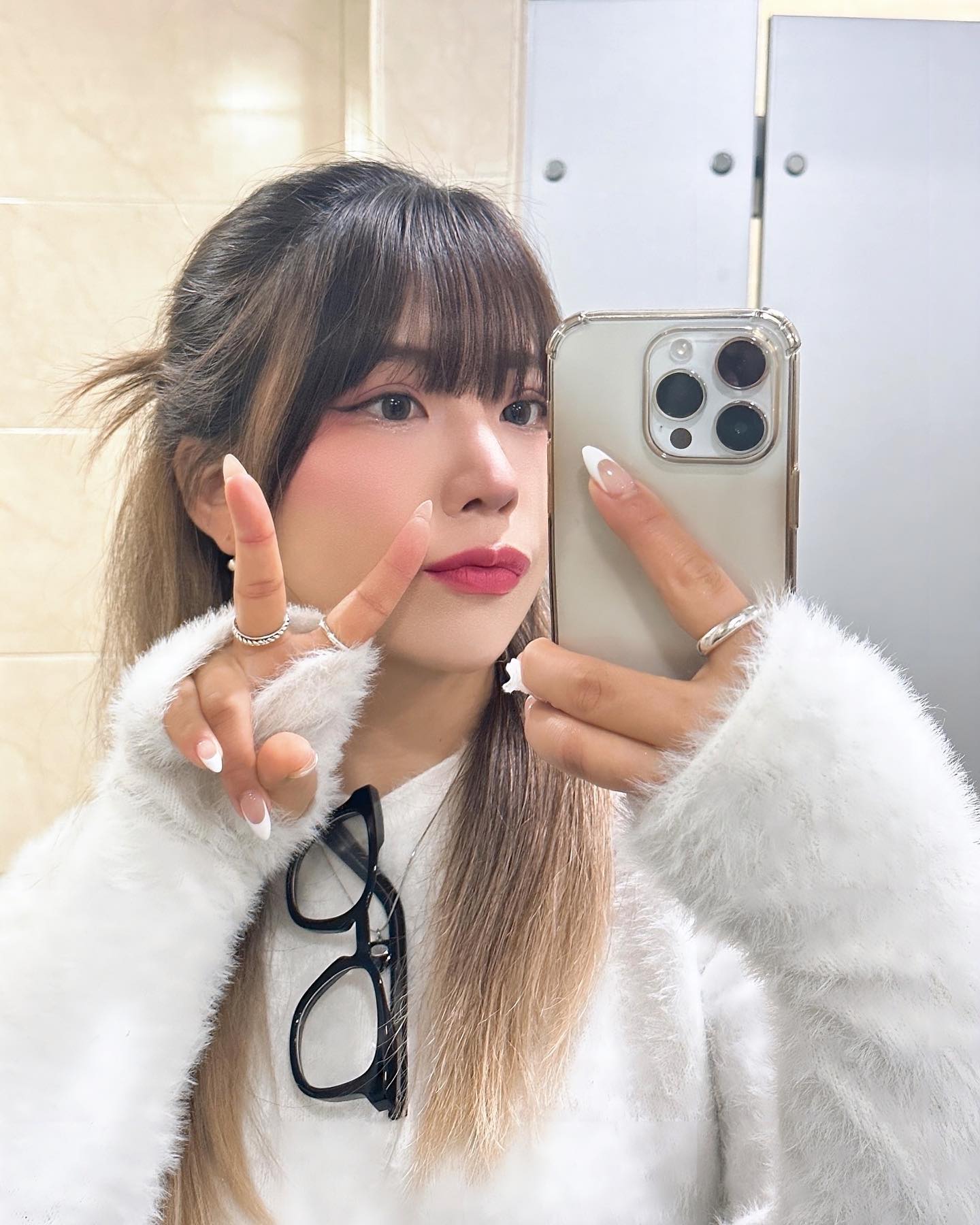 주말 순삭이코,, 월요일이라 어이없코,, 일은 하기싫코,, 인스타 다시 열심히 할 것이코,, 많관부 💝..