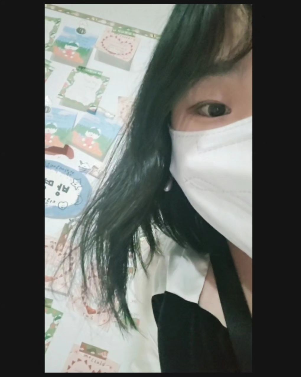 서일페 동안 감기가 와서🥹 

어제 부스 철수하고 트럭타고 집에와서 박스들 집안 복도 쪽에 
쌓아만 놓고 전기장판 위에서 나오질 못하고 김맹구가 되어있어요 

코 훌쩍거리면서🥹🥹 코 간질거리면서 눈물 나오는 재채기도 무한 반복중이에요,,,🥹 

그래도 여러분이 써준 방명록 보며 뒹구니 너무 좋아요,,:>!

4일 동안 들려주시고 응원해주신 모든 분들께 감사드립니다!

저는 내일도 어린이집 출근이라서
서일페 후기는 조금 후에 가지고 오도록 하겠습니다😊💖