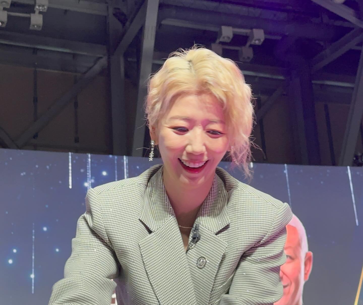 천사같은 죠앤챙💖

대만의 리더이자 
허벌라이프 체어멘스클럽 멤버✨😊

3월 아너스에서 만나고 
체어맨 핀을 받던 순간 너무 눈물이 났었어요
마치 먼미래 내게 일어날 일처럼 …☺️

-
5년전쯤 엑스트라베간자에서 프레지던트팀으로 
마지막 클로징을 해주셨던 기억이 나는데
올해 한국엔 체어맨이 되어 와주시고
너무 멋지고 닮고싶어요!

한국의 죠앤챙 데릭챙 커플이 될예정🙌🏻✨

.

herb_shim 💖