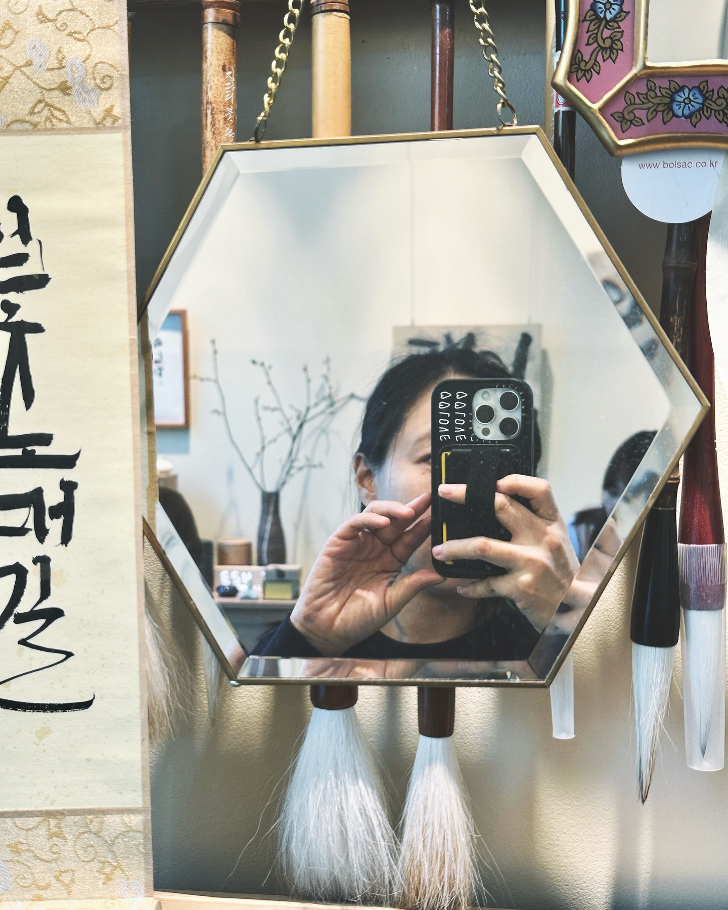 이런저런 이야기들로 
머리는 복잡, 마음은 심란하던 중
스트레스를 단칼에 잘라버린 아버지의 조언;

”너에게 권한이 없다면 신경쓰지 마“

그래! 나는 
글씨나 한 번 더 쓰는 거야!🫡
#묵묵히 #작은일에순종 #최선을다해 #긍정적으로
