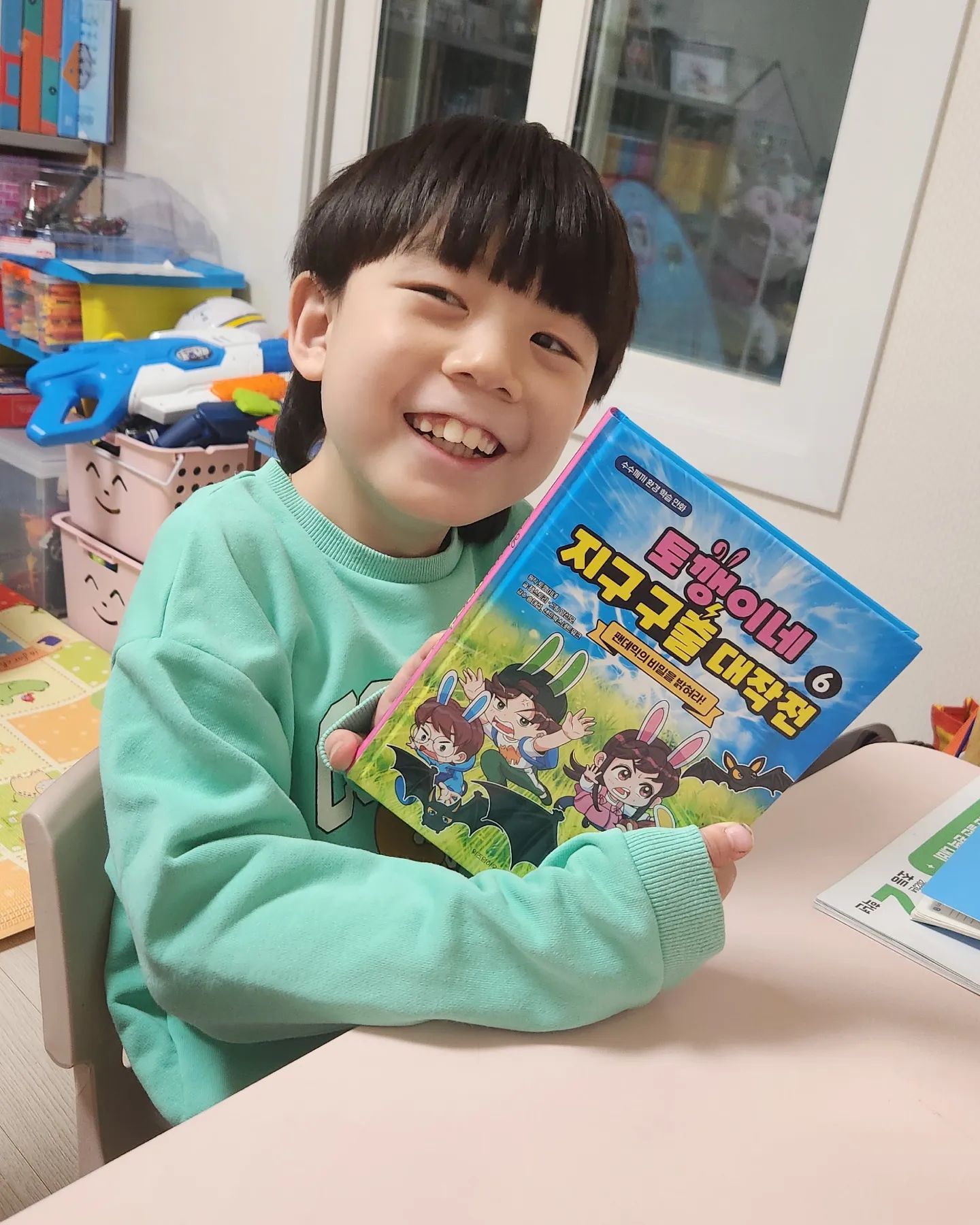 #협찬 토깽이네와 함께하는 수수께끼 환경 학습 만화 #토깽이네지구구출대작전6 
알차고 재미있는 학습 만화에 게임 페이지등
아들이 재미있다고 다른것도 보고 싶어 해서  시리즈로 사야하나봐요~~^^

#협찬 #위즈덤하우스 #토깽이네 #토깽이네지구구출대작전 #토깽이네지구구출대작전6 #어린이책 #초등학생책추천 #베스트셀러 #교양학습 #학습만화

wisdomhouse_kids