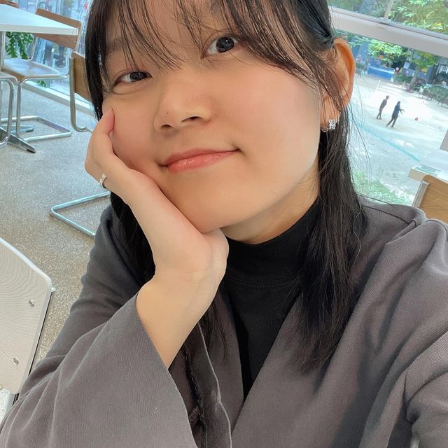 Jee Woo Kim on Instagram: "#광고 **눈꼴시림 주의** . . 이너제품 맛집 마른파이브에서 목폴라 출시!! 일주일 내내는 빨래를 해야하니 못입었고 그래도 계속 착용해 본 결과 . . 얇고 보드랍고 따뜻