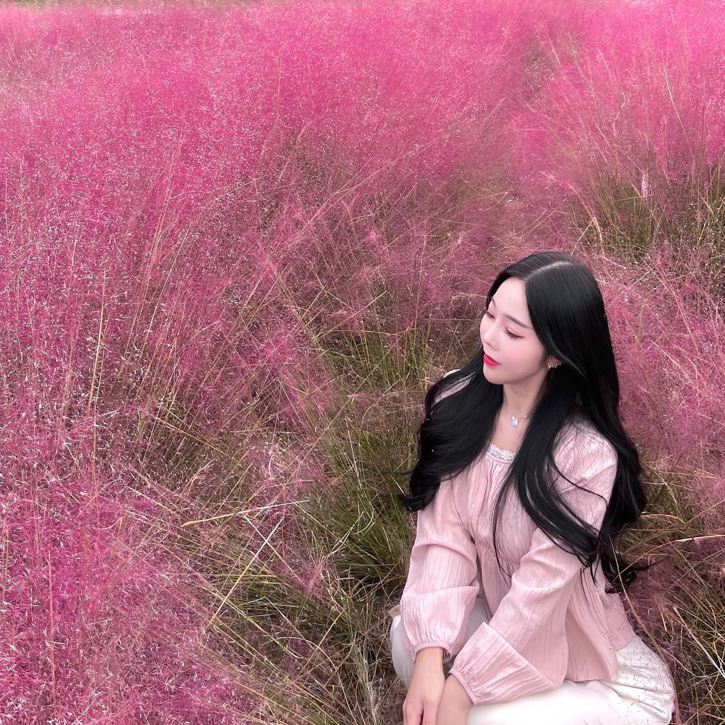 인간핑크💗= 🐽
_
#핑크뮬리 #핑크 #산호빛공원 
.
.
.
#억세 #갈대 #가을 #대전 #로하스산호빛공원 #올림픽공원 #한강 #서울핫플 #월드컵공원 #익산 #안양 #간호학과 #서울숲 #서울맛집 #데이트 #데일리룩 #daily #데일리메이크업 #대전핫플 #대전카페 #성수 #강남 #홍대 #석촌호수 부업 #알바 #배우