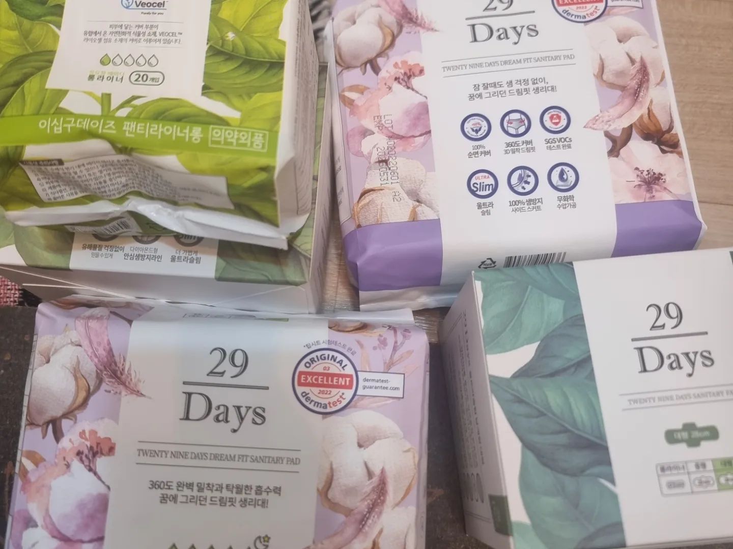 한달에 한번 마법에걸리는시간
생리대선택에 늘신경이쓰여요

저자극 안심 생리대로
29days를 사용하고있어요
한번써보니 왜 150만팩 판매되고
5초에 1장씩팔리는지 알겠더라고요

팬티라이너 입는 생리대등
종류도 다양해시 여러가지구비해서 쓰고있어요

29days는 생리대 구매시 사회취약계층에게 하루치 생리대자동기부및 대학교무료생리대비치함을 운영하고있다고해요

지금 29days 카톡친구추가하면 라이너1팩 쿠폰무료증정한다고해요

http://pf.kakao.com/_xhyeqx1

이번에 꼭 참여해보세요

 #저자극생리대#저자극안심생리대
#29days#여성위생용품전문브랜드
#협찬#팬티라이너#입는오버나이트#팬티형생리대
#생리대추천#생리대유통기한#착한생리대#초경선물#29데이즈#29days