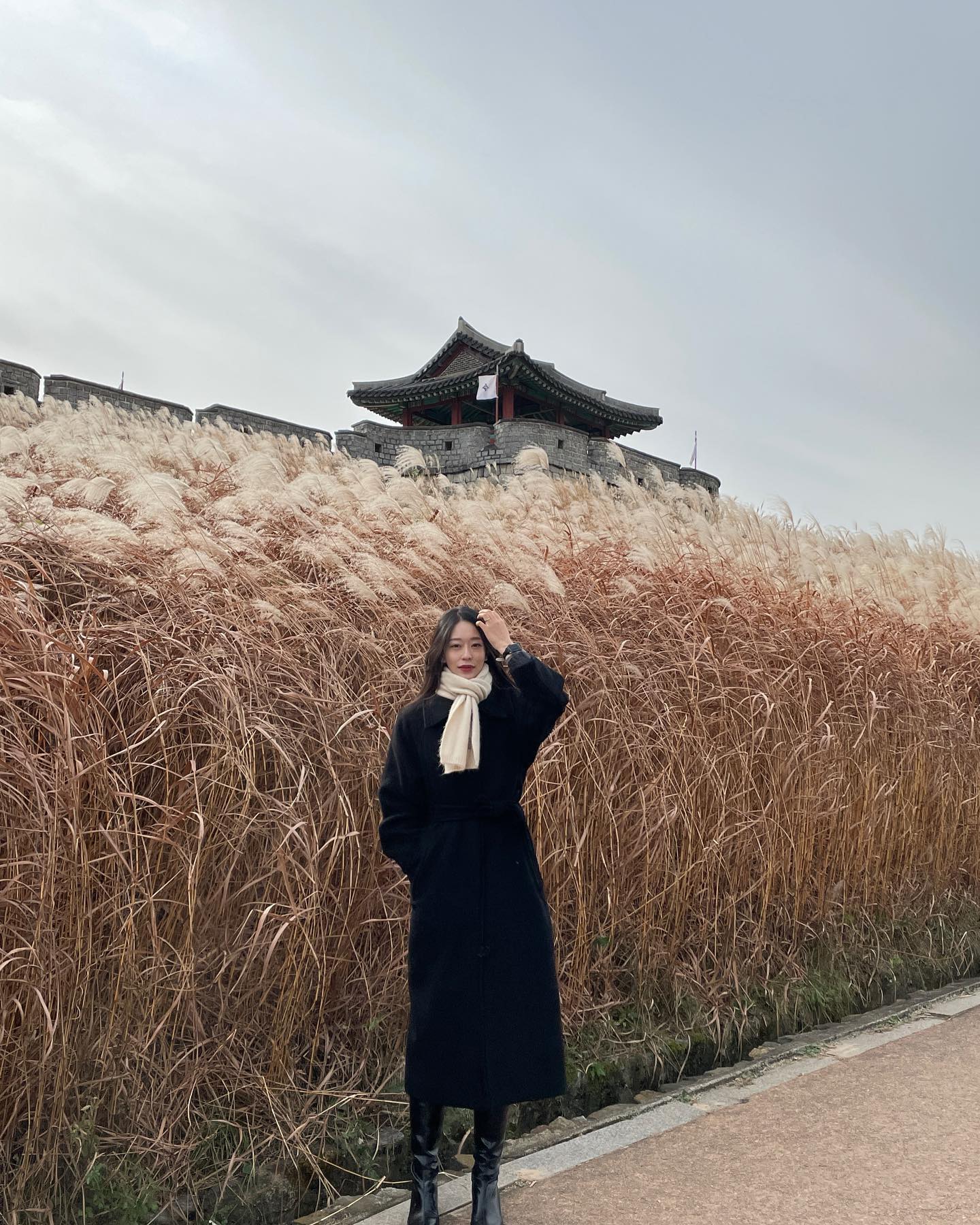 수원 나들이🥶
지나가다가 찍었는데 이미 핫플인가 보네😗
⠀
⠀
⠀
⠀
#경기도#수원#수원행성#화성행궁#화서공원#수원갈만한곳#경기도갈만한곳#수원데이트#오늘뭐하지#억새#경기도억새#가을억새#여행#ootd#selfie