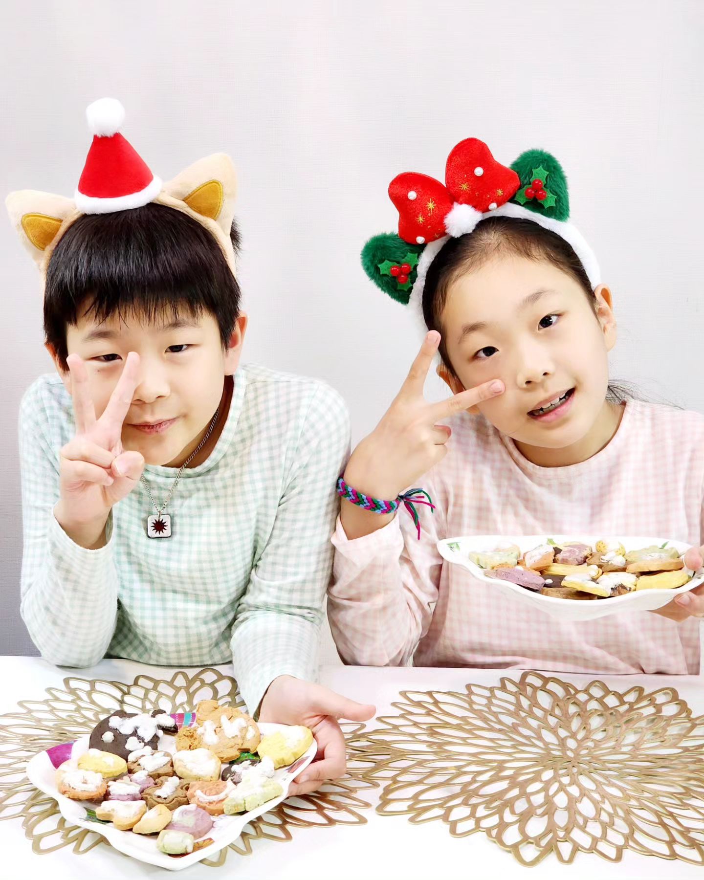 #토이쿠키만들기
#주말일상 
#꽁냥꽁냥
#샤슈남매 

샤슈남매가 직접 꾸미고 만들었던
접시에 예쁘게 담아 맛있게 냠냠😋 
쿠키 먹고싶어 만드는 남매
오랫만에 만드니 
더욱 재미있고 맛난 #토이쿠키
#슬기로운집콕생활 
#슬기로운집콕놀이