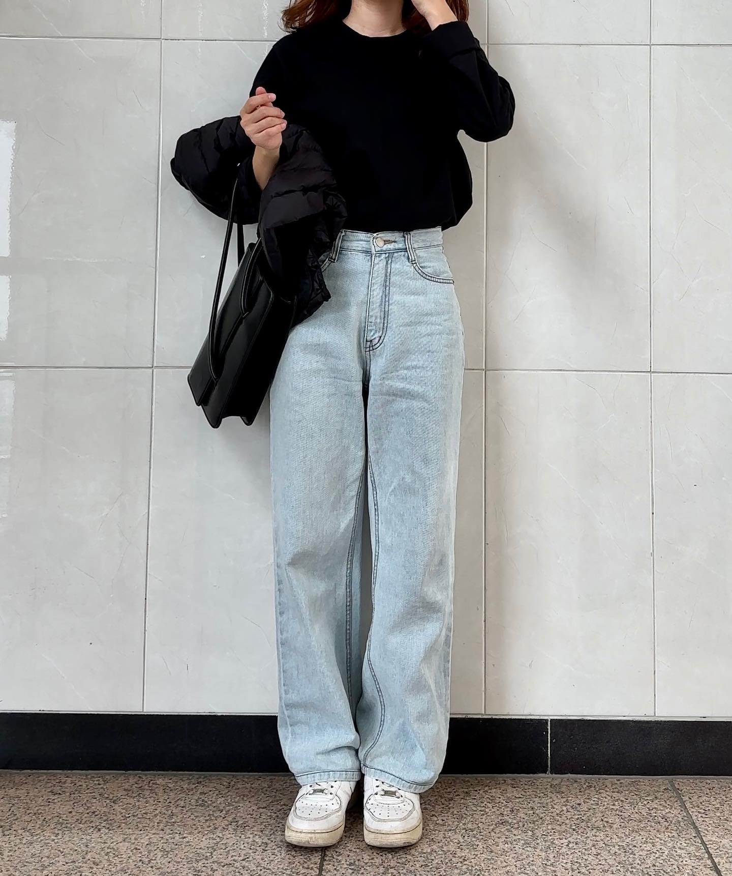 #출근룩 #daily #dailylook #ootd
☁️ 12° / 20°

오늘은 목요일😎
저는 출근 전 아침밥으로 뭐라도 챙겨먹으려고 하는편인데요!
급하게 나오느라 오늘은 그냥 나왔어요ㅠㅠ
그래서 제가 하고싶은 말은, 저.. 배고파서 쓰러지기 일보직전 입니다....🫥

Outer. uniqlokr 
Top. withyoon.official 
Bottom. uniqcong_official 
Shoes. nike
