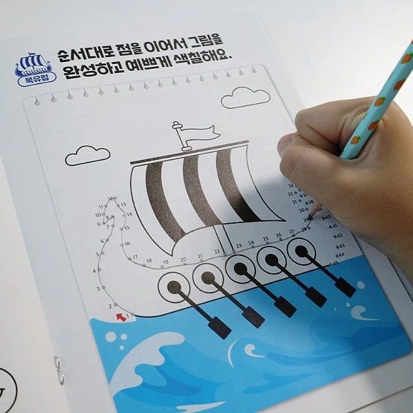 #협찬 이지만 진심을 담아 쓴 서평입니다.

초등아이에게 세계 역사를 학습만화로 재밌게 익힐 수 있도록 세계사의 주요 장면만 골라서 엮은 초등 추천도서인 설민석의 세계사 대모험을 준비해 주고 있어요. 

이번 설쌤의 세계사 이야기는 북유럽의 전사 바이킹을 만나러 떠나는 흥미진진한 이야기라 더 기대가 되더라고요. 게다가 북유럽에 대해 더 알 수 있었던 놀이 활동을 담은 액티비티북까지 정말 기대가 되더라고요~
설민석의 세계사 대모험 22권이 더욱 만족스러웠던 건 북유럽의 문화 체험 그리고 놀이 활동을 담은 액티비티북을 제공하니 북유럽에 대해 더 쉽고 재밌게 익힐 수가 있었어요.

​학습을 재밌게 만들어주는 설민석의 세계사 대모험은 처음 세계 역사를 배우는 아이들에게 어려울 수 있는데요, 낯설고 복잡한 이야기들을 학습만화로 친근하게 만나며 세계사에 관심을 가지고 빠져들게 만드는 마법 같은 힘이 있는 초등추천도서랍니다.

#설민석 #설쌤 #세계사 #세계역사 #학습만화 #역사만화 #세계사만화 #초등세계사 #북유럽 #바이킹 #북유럽신화 #오딘 #라그나르 #아바르