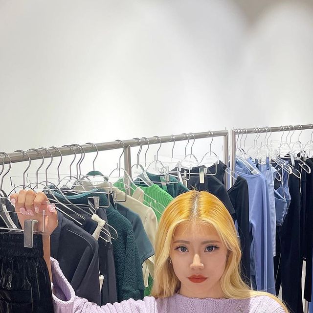 ZAVE✨ on Instagram: "lalafox 팝업 스토어가 오픈했습니다🎀 잠실 롯데월드몰 지하 1층에서 10/25까지 진행되니 많이 방문해주세요💝 @lalafox_official #광고 #lalafox #lalafox_official #lalagirl #streetathleisure