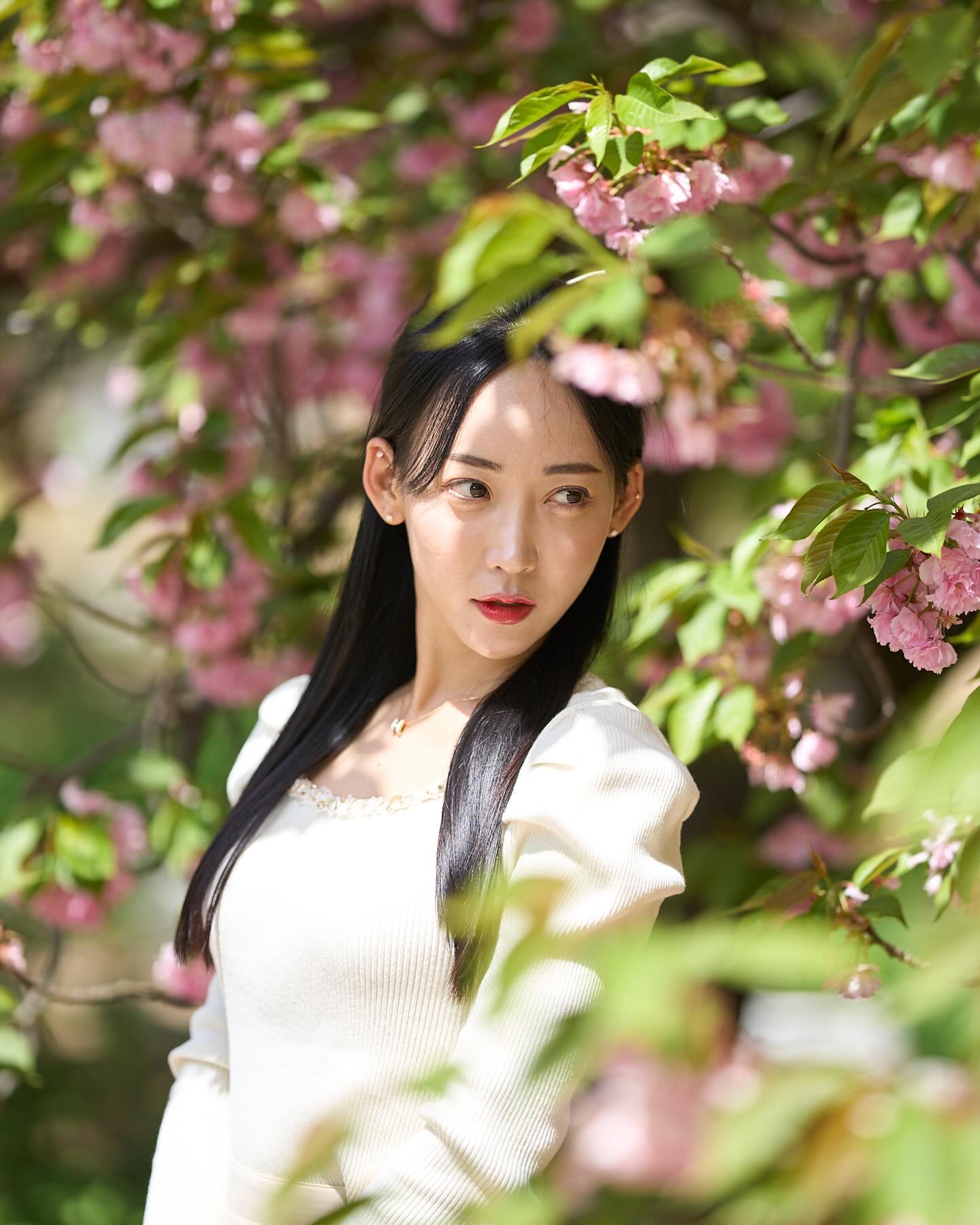 오랜만에 즐거운 모델놀이 2️⃣
예쁜 겹벚꽃🌸🌸🌸
20살때부터 예쁘게 찍어주신 작가님 감사합니다👏🏻
.

#튤립#출사#사진모델#꽃밭#대구사진찍기좋은곳#겹벚꽃#꽃놀이#꽃사진#모델놀이