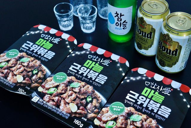 ❥ ❥한가커플❥ ❥ on Instagram: "🚨[한잔애] 제품 #협찬 솔직 리뷰 🍻쫄깃쫄깃! 내 집에서 즐기는 포장마차!🍻 비가 조금씩 내리는 오늘 밖에 나가긴 싫고 포장마차 같은 분위기에서 닭똥집