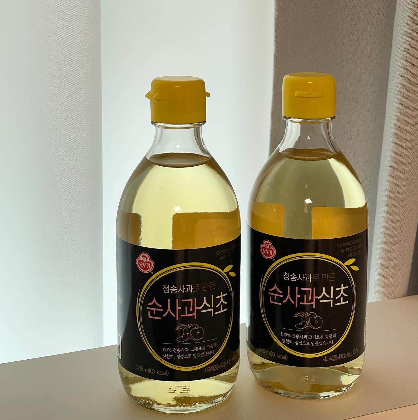 #협찬 #오뚜기 #사과식초

요즘 즐겨마시는 애플사이다비니거🍹 탄산수에 식초 또르르 타주면 끝! 참 쉽죠~? 

물 한방울도 안 섞은, 청송사과로 만든 순사과식초로 제조하니까 더 맛있더라구요🍎 0칼로리라 너무 맘에 들어요ㅎㅎ 건강해지고 상쾌해지는 청량한 기운 잔뜩 받을 수 있는 애플사이다 비니거 한 잔 어때요⭐️

.
.

#식초 #청송 #청송사과 #애사비 #애플사이다비니거 #음료 #클린라벨 #요리 #새콤함 #식초추천 #식초 #식초다이어트 #다이어트음료 #다이어트레시피