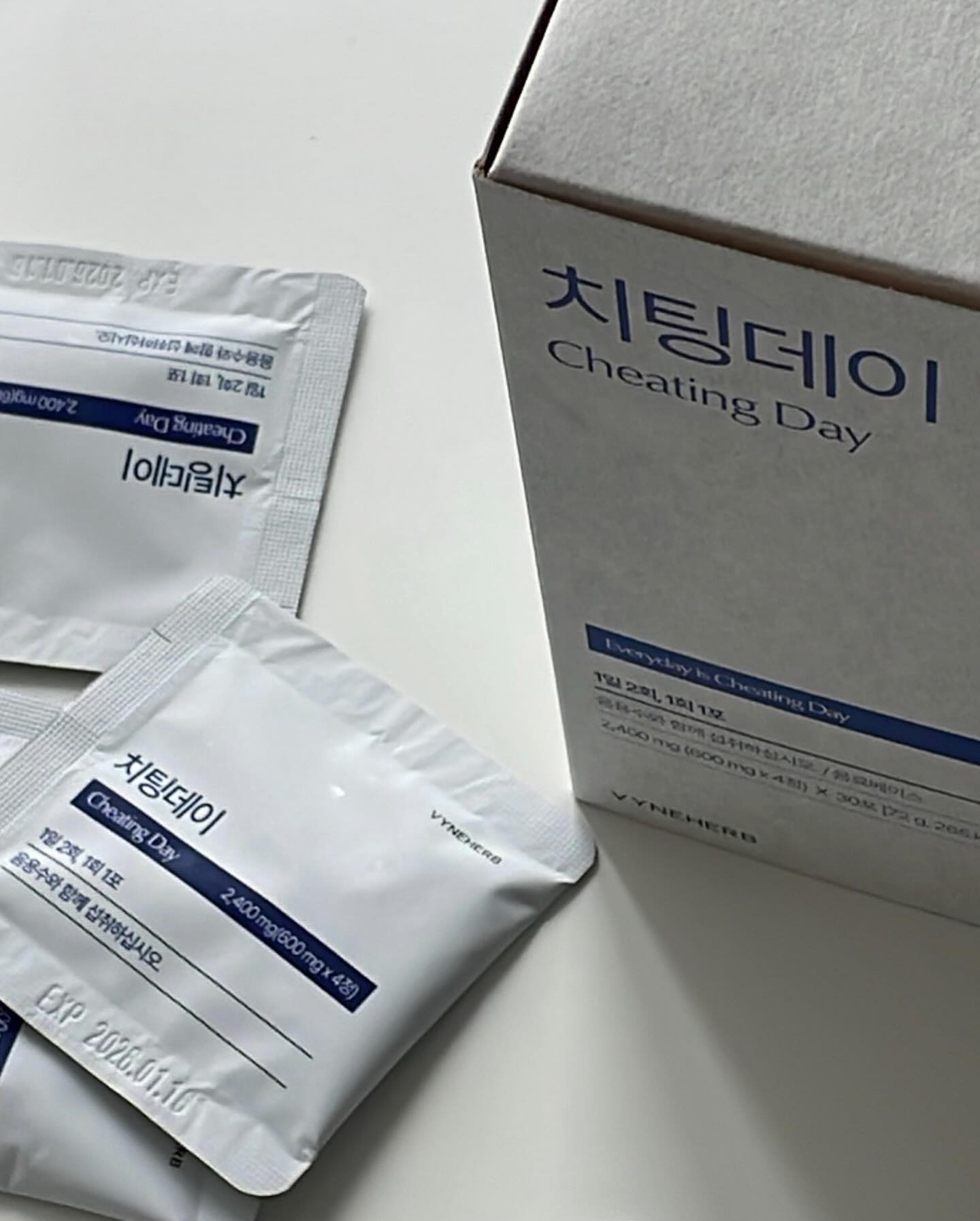 HACCP 인증, 생산물배상책임보험 가입 인증, 체험단 테스트 완료 제품으로 믿고 먹을 수 있는 치팅데이 무리한 식단 조절을 하지 않고 다이어트에 도움을 줄 수 있고 탄수화물, 기름기, 지방 배출에 도움을 주는 점 타사 대비 12배 높은 흰강낭콩 추출물이 함유되어 있어요 고가의 최고급원료인 미국산 프리미엄 흰강낭콩추출분말  고단백원료 타사대비 12배 이상 함유 살찌는 음식에만 효과를 띄며, 저칼로리 음식 샐러드 등 섭취 시 미미한 효과를 나타내고, 고칼로리음식 섭취 시 칼로리컷&탄수화물,지방 배출효과 좋아요 !

#업체로부터제공받은제품 #바인허브#치팅데이#다이어트보조제#다이어트보조제추천#탄수화물컷팅제#체지방컷팅제#칼로리컷팅제#다이어트식품#다이어트보조식품