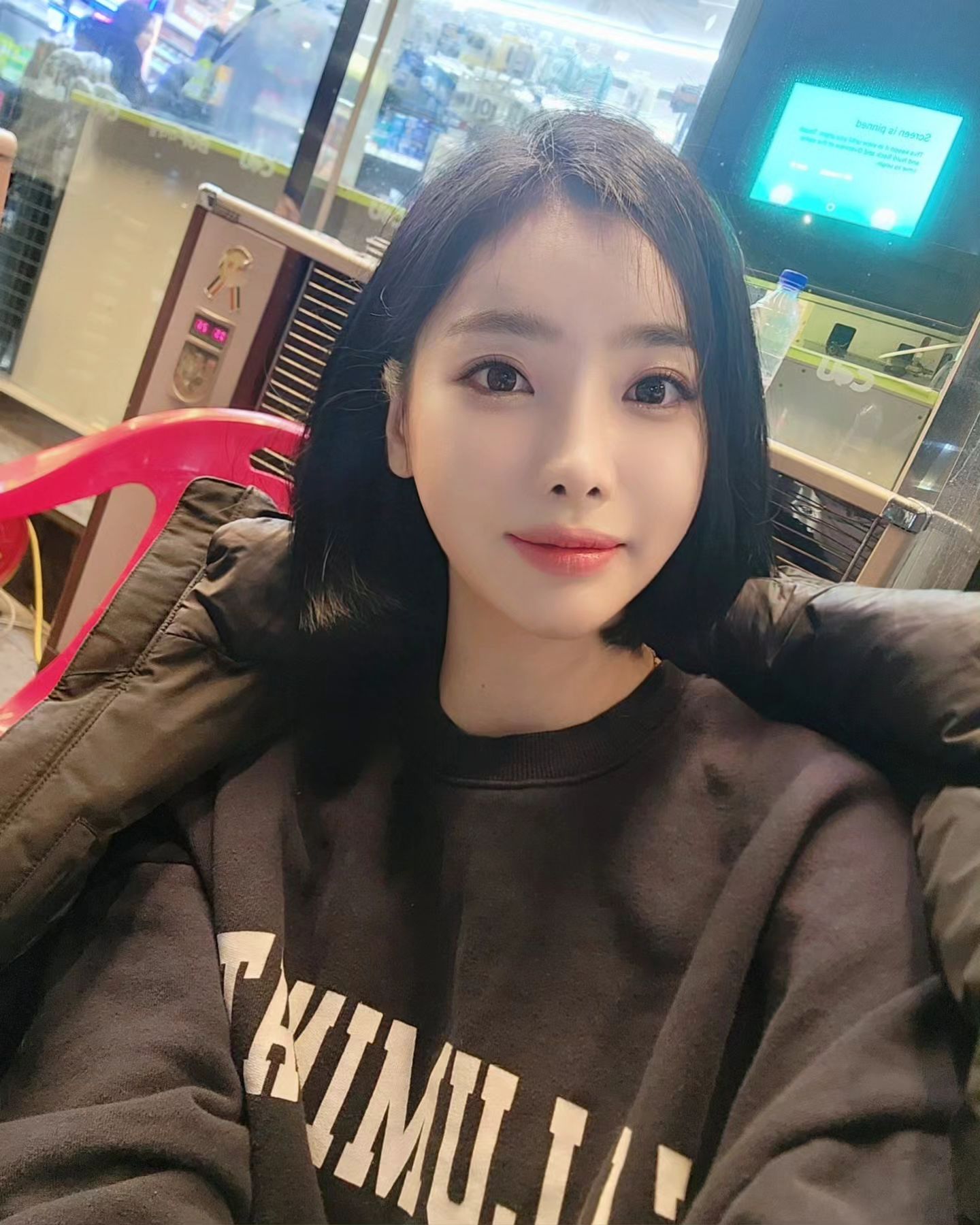오랜만에 밖에 나갔슈❣️
즐거웠슈❣️❣️
운전을 오랜만에해서 조금 떨렸슈🤖🤖🤖

#발렛기다리다가심심해서찰칵📸✌️