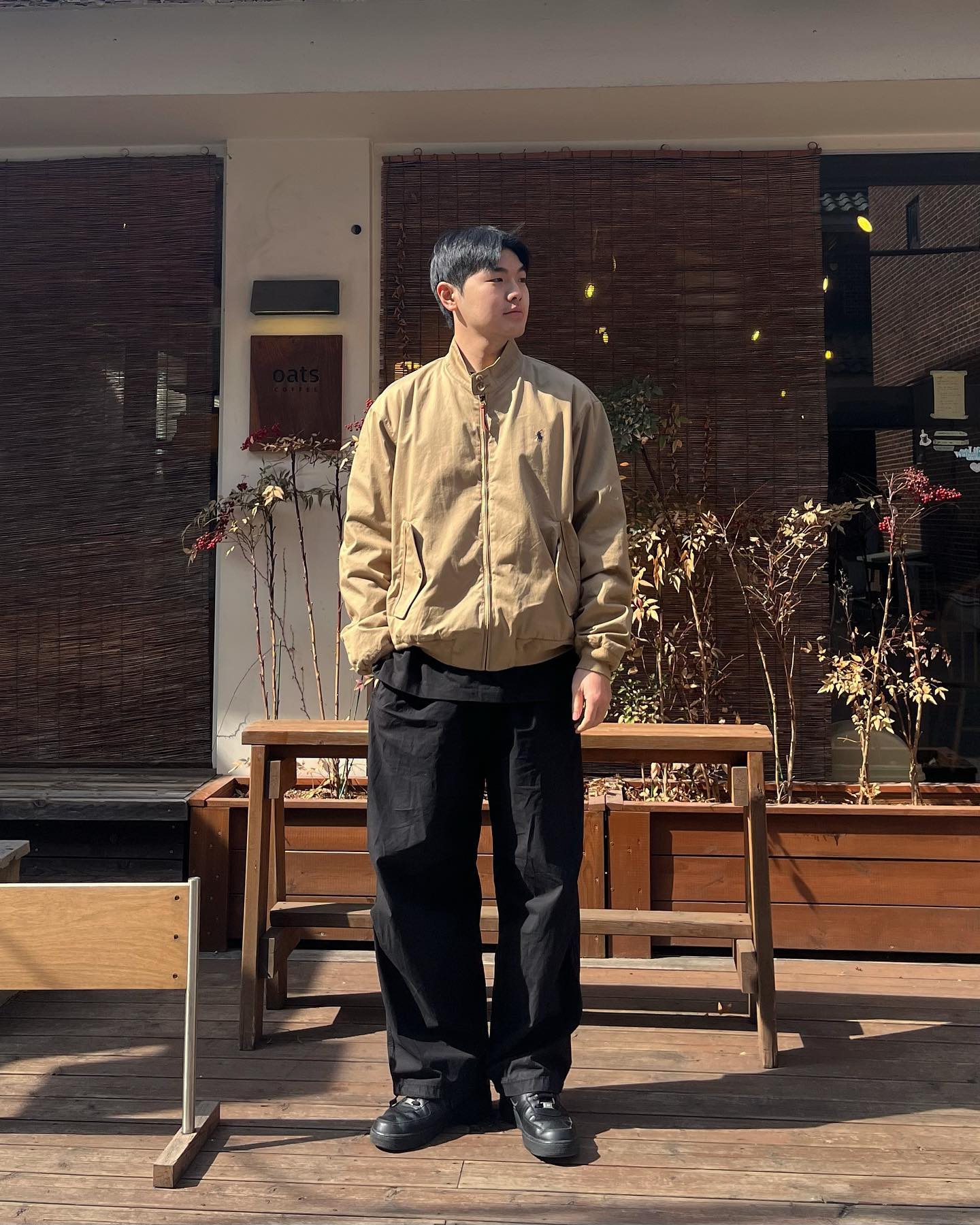 여유로운 평일 오전🤭

top poloralphlauren 
bottom zara 
shoes nike 

#패션계정맞팔
