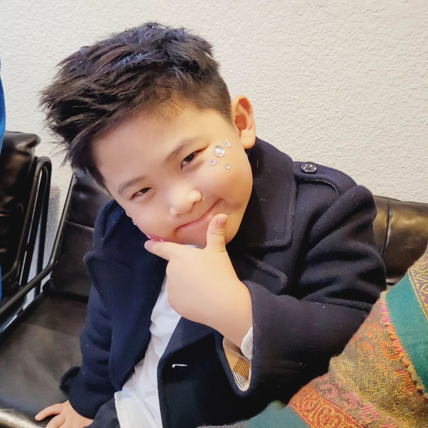 🩷
예술제 멋지게 해낸 아들!
진짜 멋있다!
양가 할아버지, 할머니랑 뒷풀이 👍

우리 채린이 따라다닌다고 고생많구용 😆

#7세아들 #아들스타그램 #남매스타그램 #예술제 #주말피드 #멋지다 #jang1829
