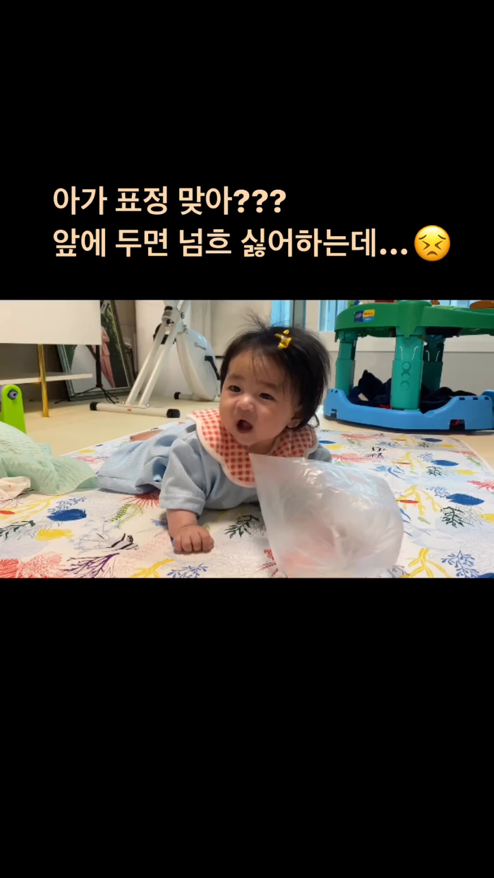 쁨쁨아 아기 표정 맞아? 아저씨 표정 아니야??
웃음 소리 듣기 넘흐 좋다아아아아❤️✨