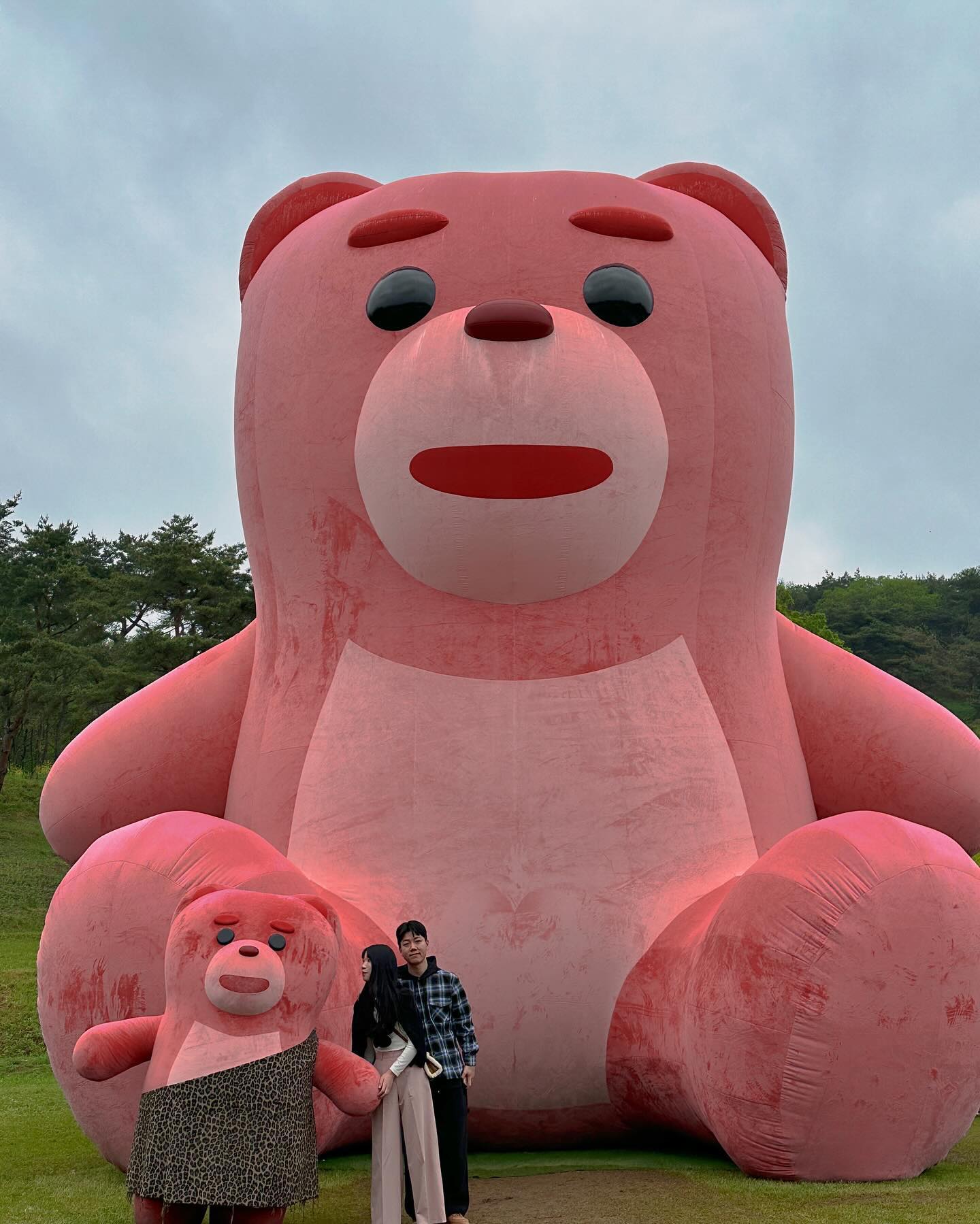 나도 오빠랑 벨리곰 🐻💝
.
.
.
.
#화순#화순여행#드라이브#주말#럽스타그램
#화순고인돌유적지#화순봄꽃축제#벨리곰
#50분대기실화냐#건진사진은#고작2장#😂
#화순핫플#화순가볼만한곳#전라도축체
#맞팔#소통#좋아요#일상공유#주말일상
