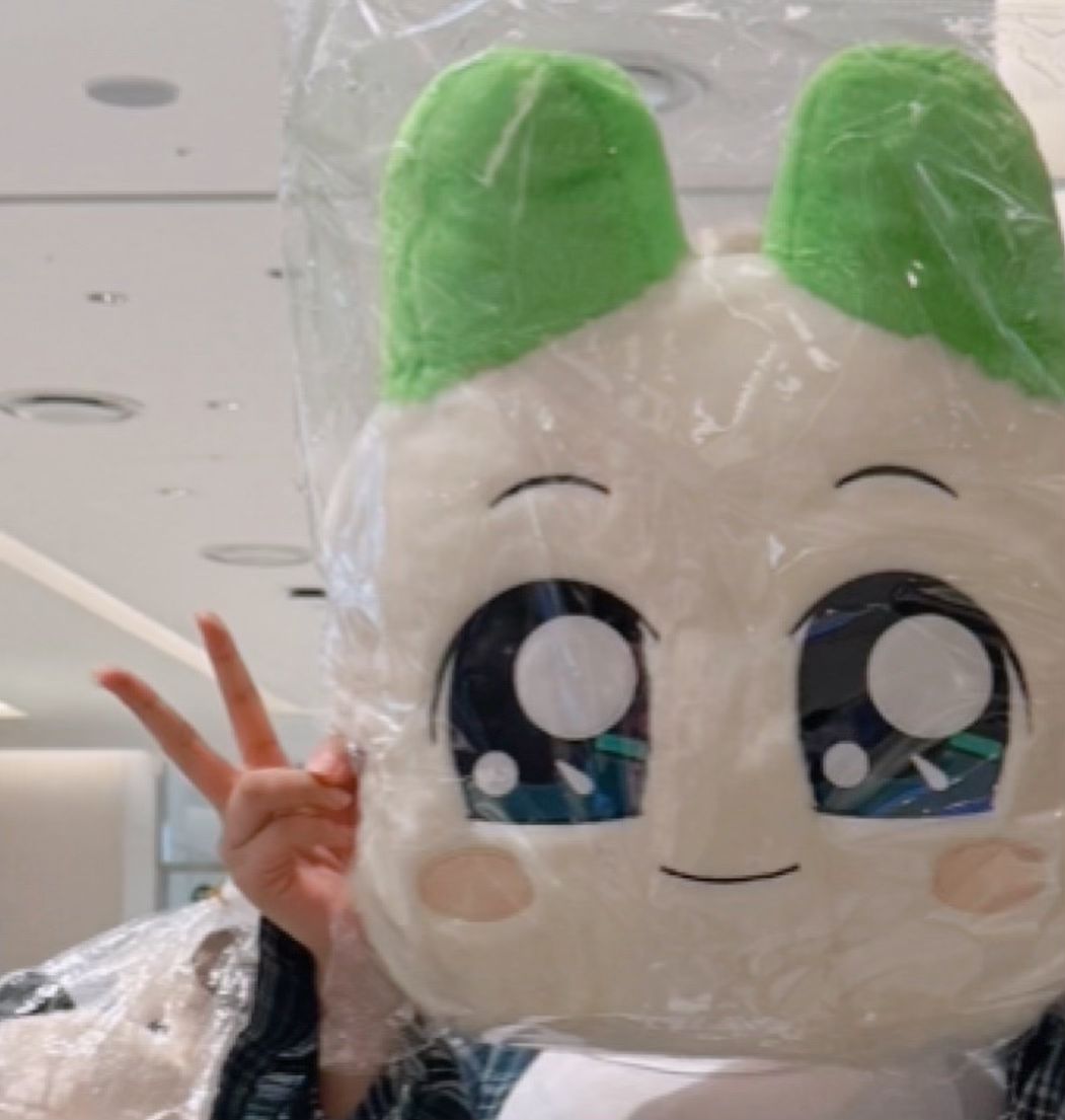 뜬금없지만 ••