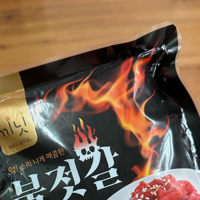 서현 on Instagram: "#광고#오징어젓갈 @kkineat_official "끼닛 이열치열 매운오징어젓갈" -100% 국내 동해안 자연산 오징어 -100% 끼닛 특제 불소스 -제품 신선도를 위한 2중 포장 소개해드릴 오